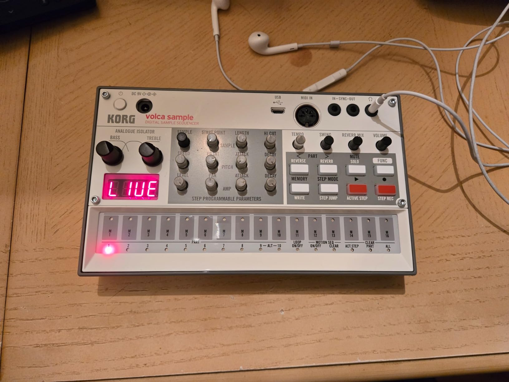 Korg Volca Sample 2 Digital Sample Sequencer Drum Machine customer photo 2