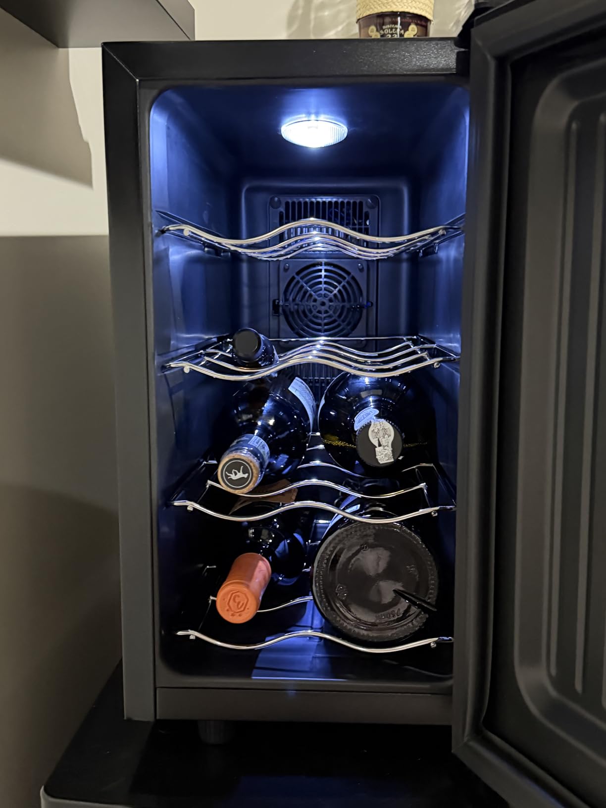 BLACK+DECKER BD60026 Wine Cellar with LED Display (8-Bottle Capacity) customer photo 2