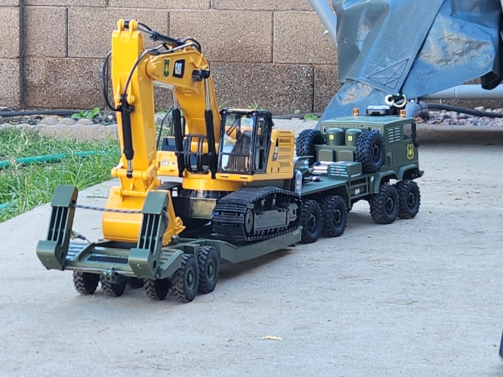 Diecast Masters RC Truck CAT 336 Excavator | Fully Functional Radio Control 1:24 Scale Model Remote Truck, Caterpillar Trucks Yellow 25001 customer photo 1