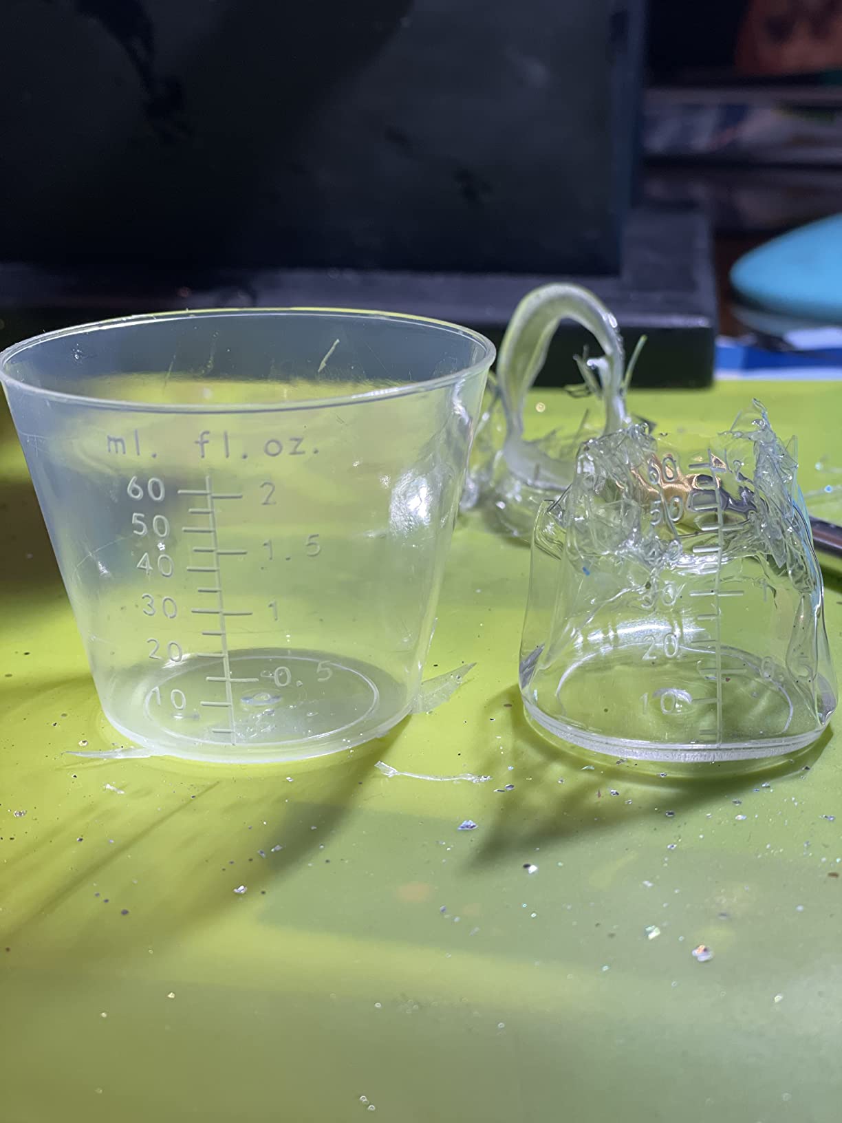 Pouring Masters 40 Ounce (1200ml) Graduated Plastic Mixing Cups (Box of 24) - Paint Mixing Cups for Epoxy Resin, Art, Kitchen, Baking - Measurements in OZ and ML, 4 Different Measuring Ratios 1:1 customer photo 2