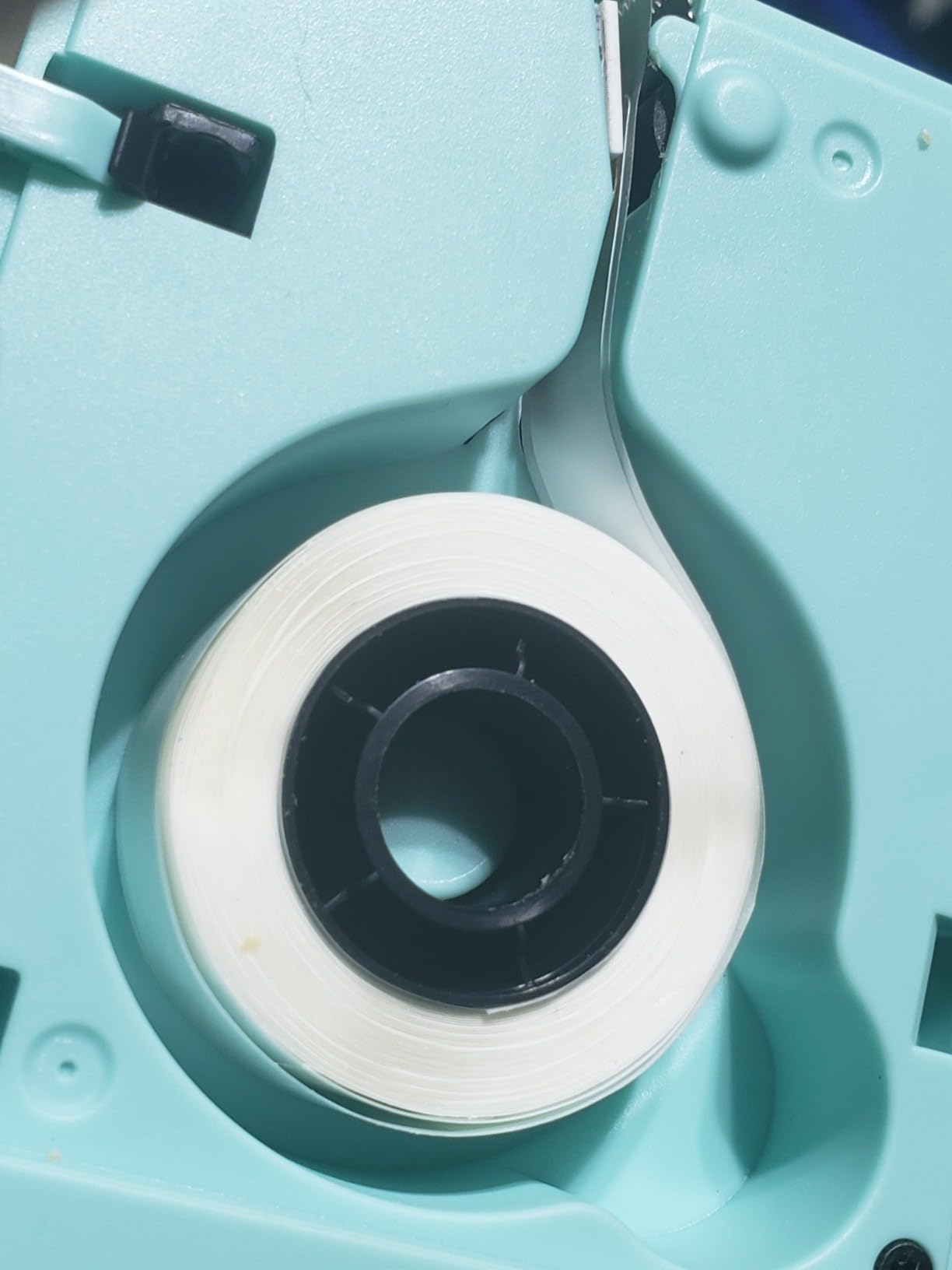 Phomemo Label Maker, D30 Portable Bluetooth Label Maker Machine with Tape, Small Mini Label Printer, Multiple Templates Fonts Icon Labeler for Home, School, Office customer photo 2