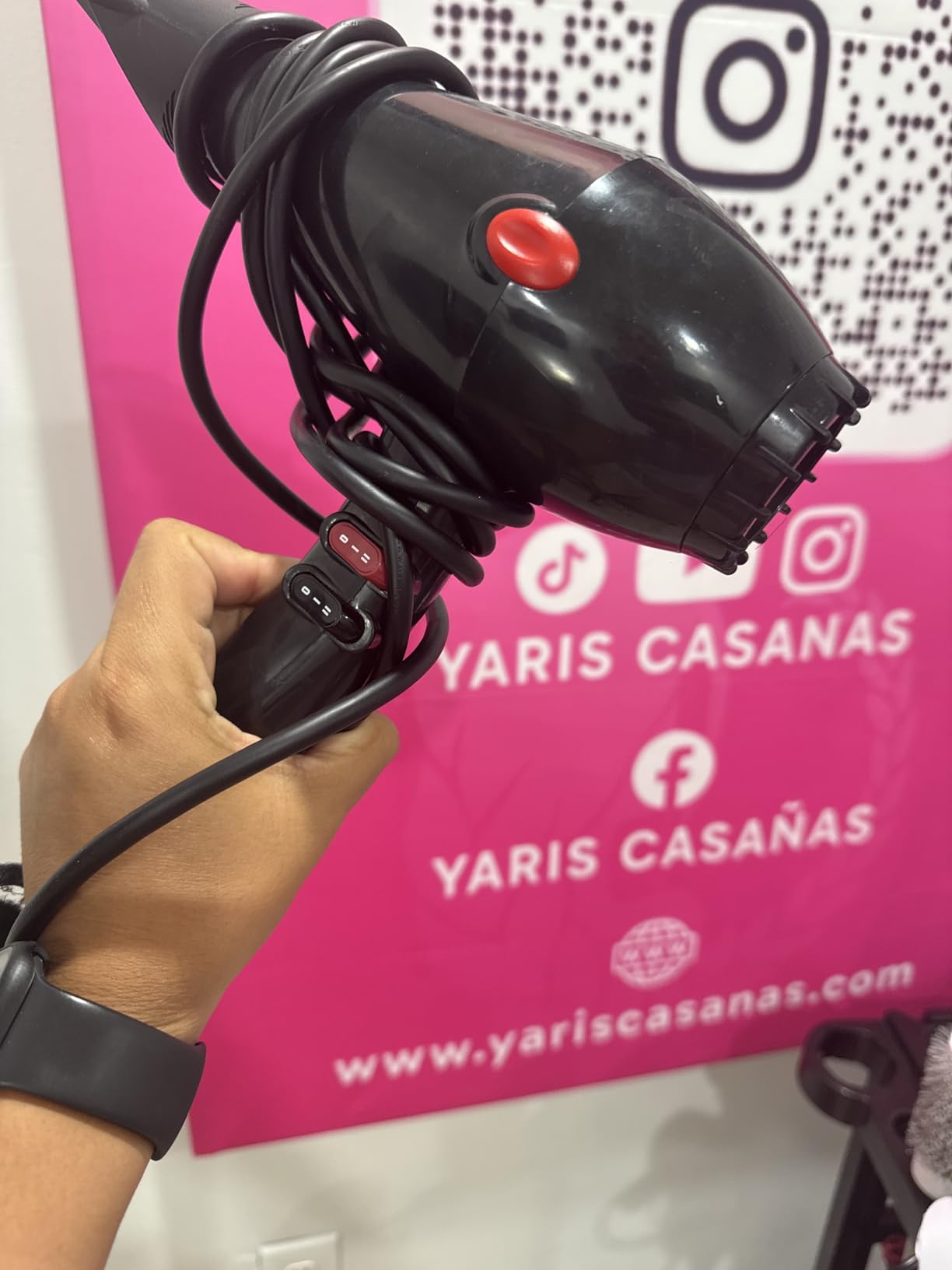 JOHN Professional Hair Blow Dryer, Fast Drying Powerful 2200W, Ionic for No Damage to Hair, Blast Turbo 6900, Black customer photo 1