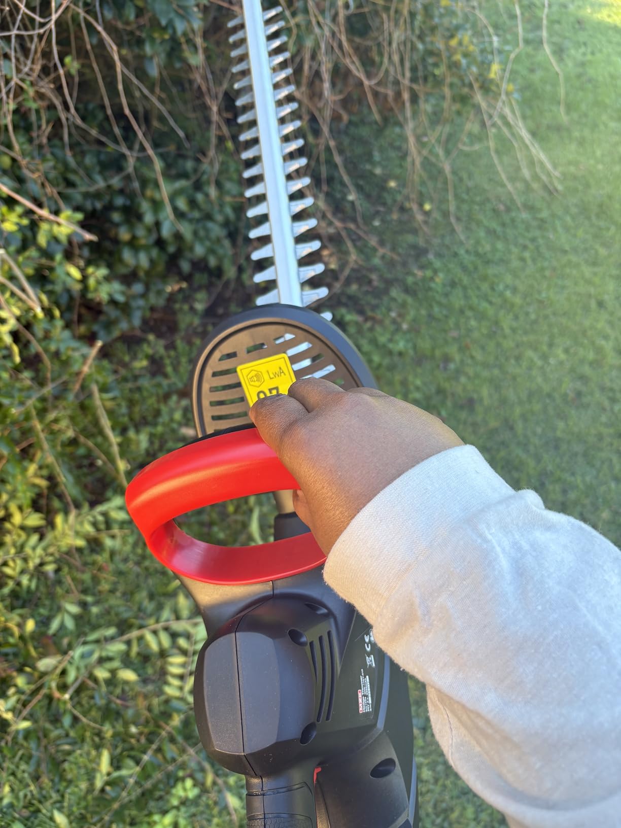 MZK 22'' Cordless Hedge Trimmer, 20V Bush Trimmer, Handheld Hedge Cutter, Grass Shrub Trimmer, Lightweight & Compact Trimmer(Battery & Charger Included) customer photo 1