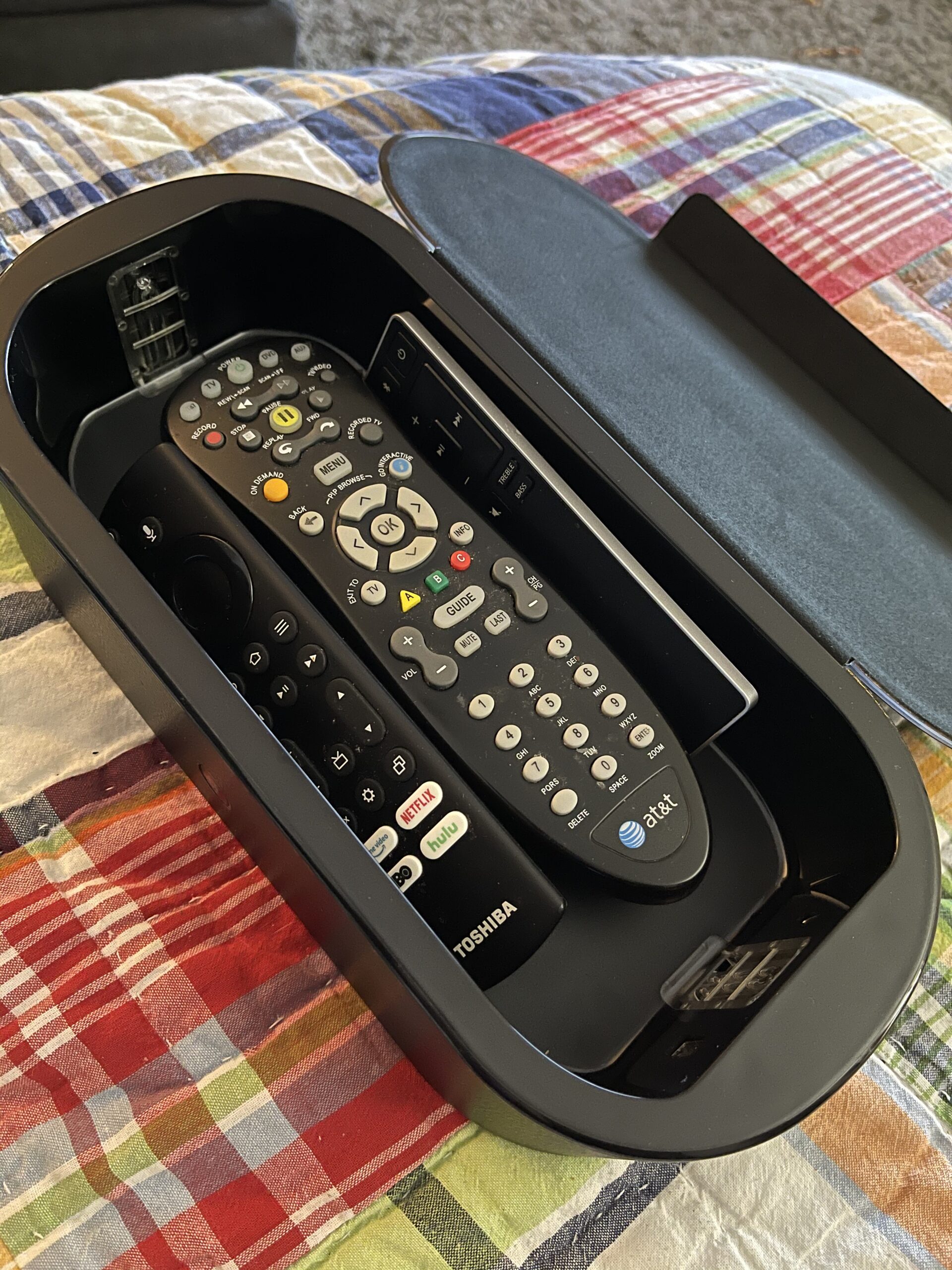 Sonix Beyond UV+O3 Sanitizer Box and Universal Charger UV and Ozone Disinfector for Phone, Mask, Makeup Brush, Nail Tool (Black Croc) customer photo 2