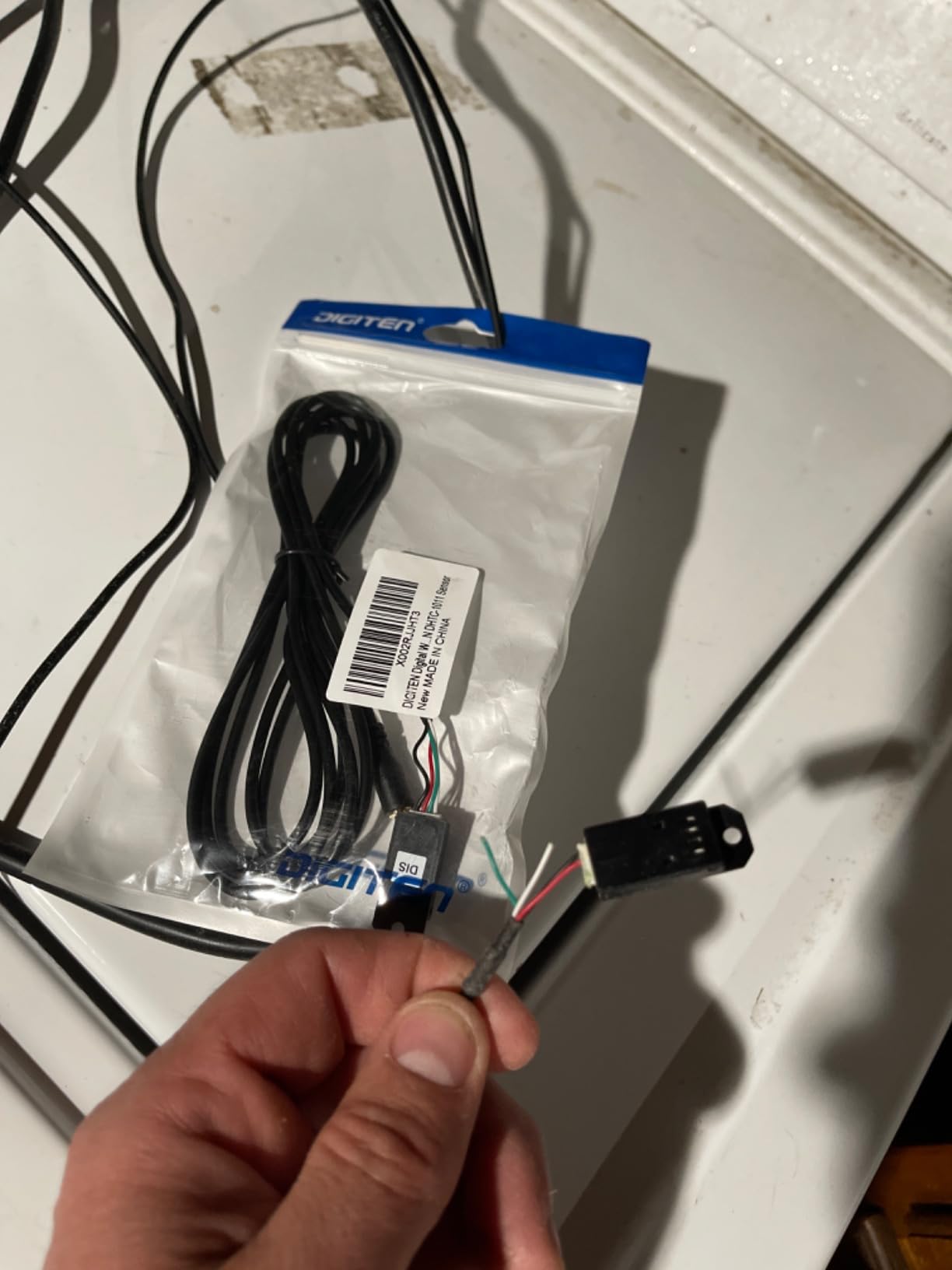 DIGITEN DHTC-1011 Temperature and Humidity Controller Outlet Plug in Thermostat Humidistat Reptile Humidity Controller Greenhouse Thermostat Heating Cooling Humidifier Dehumidifier customer photo 1