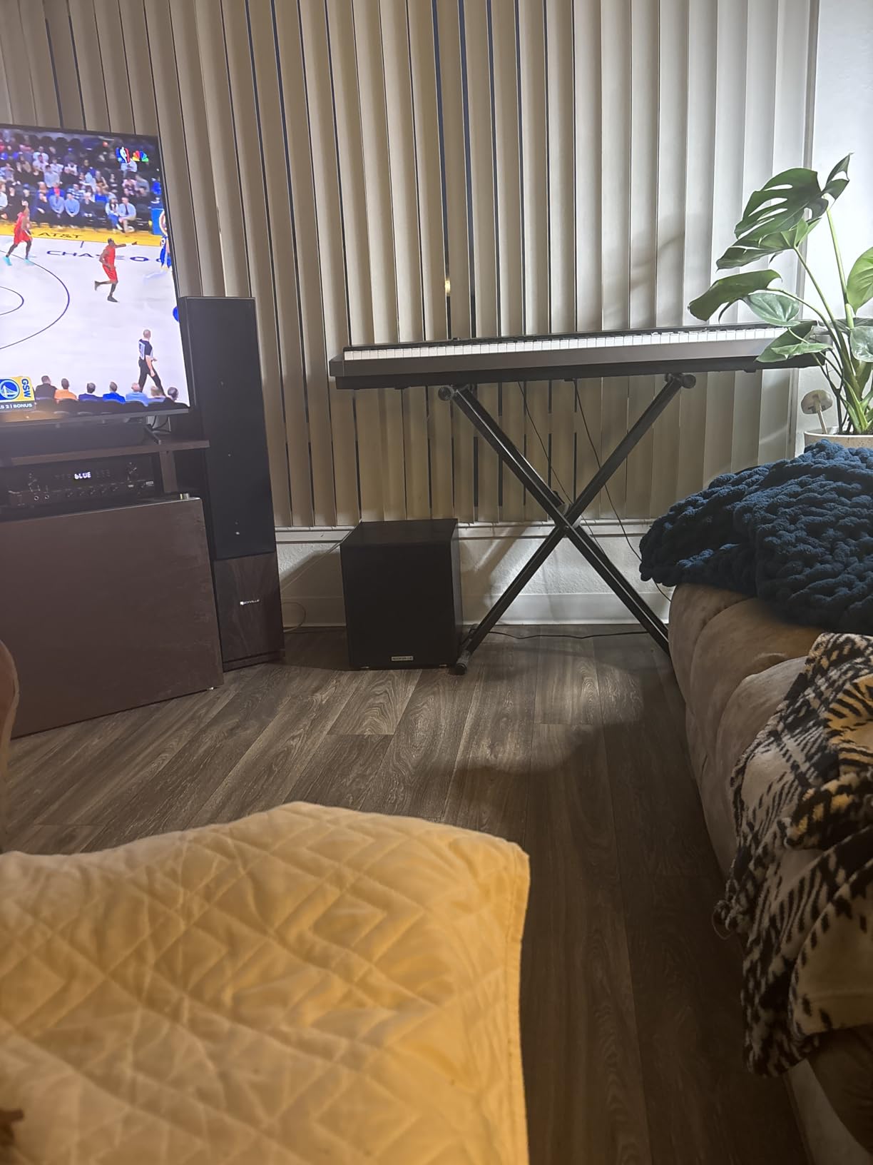 Rockville Rock Shaker 10 Black 600W Powered Subwoofer, Class-D Amp, Adjustable Crossover, MDF Enclosure customer photo 1