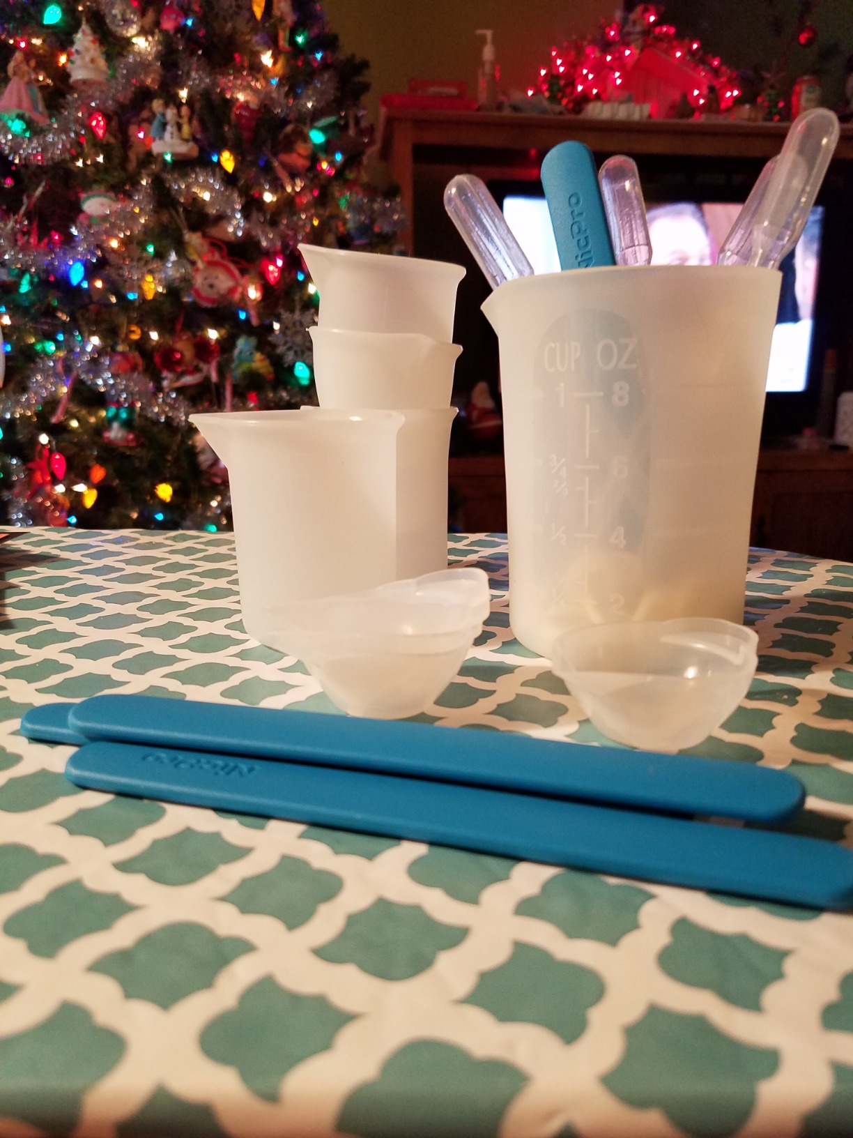 Silicone Resin Measuring Cups Tool Kit- Nicpro 250 & 100 ml Measure Cups, Silicone Popsicle Stir Sticks, Pipettes, Finger Cots for Epoxy Resin Mixing, Molds, Jewelry Making, Waxing, Easy Clean customer photo 2