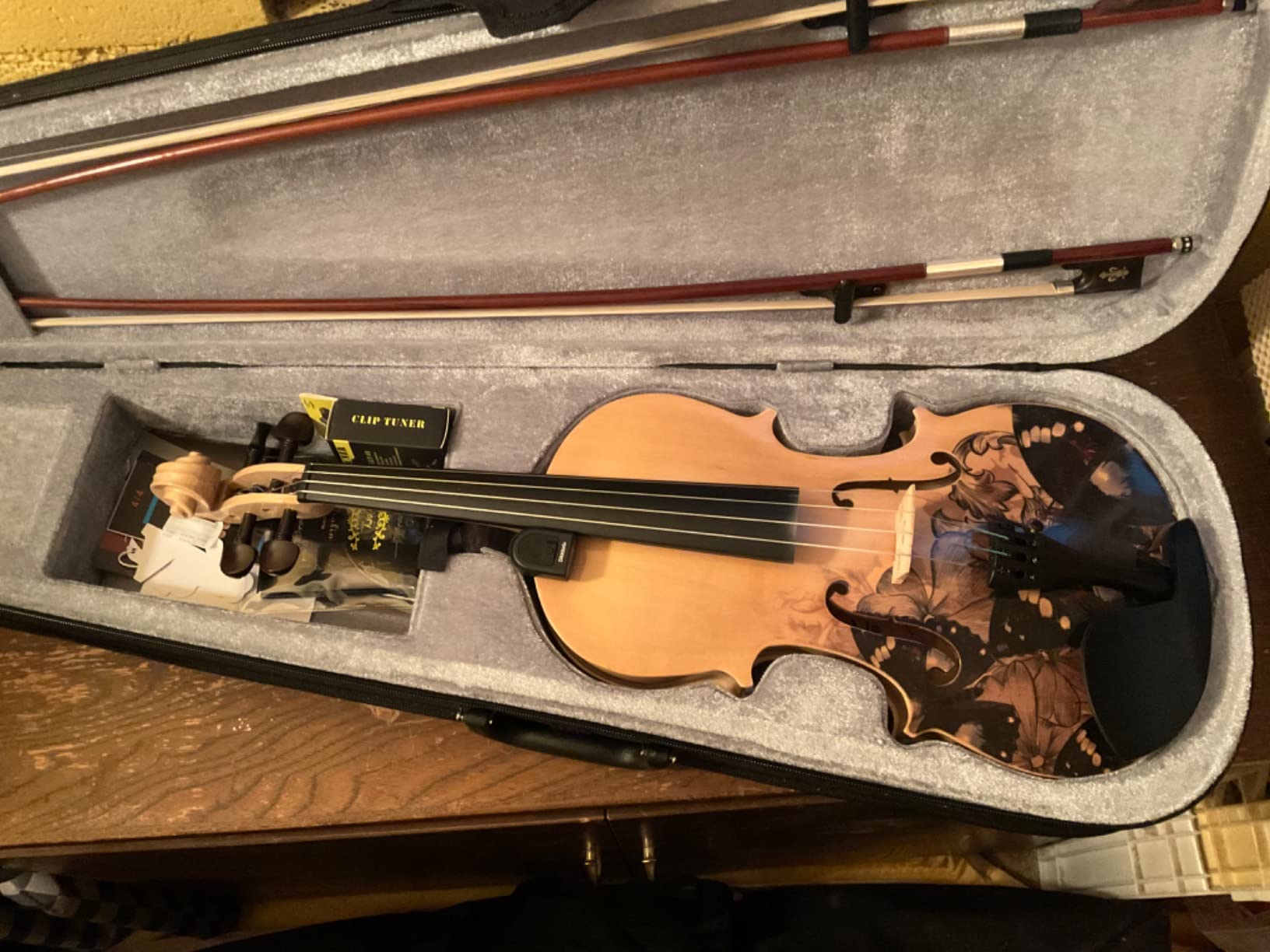 Aliyes Distinctive Artistic Violin Set Designed for Beginners/Students/Adults with Hard Case, Bow, Extra Strings (4/4/Full-size) customer photo 2