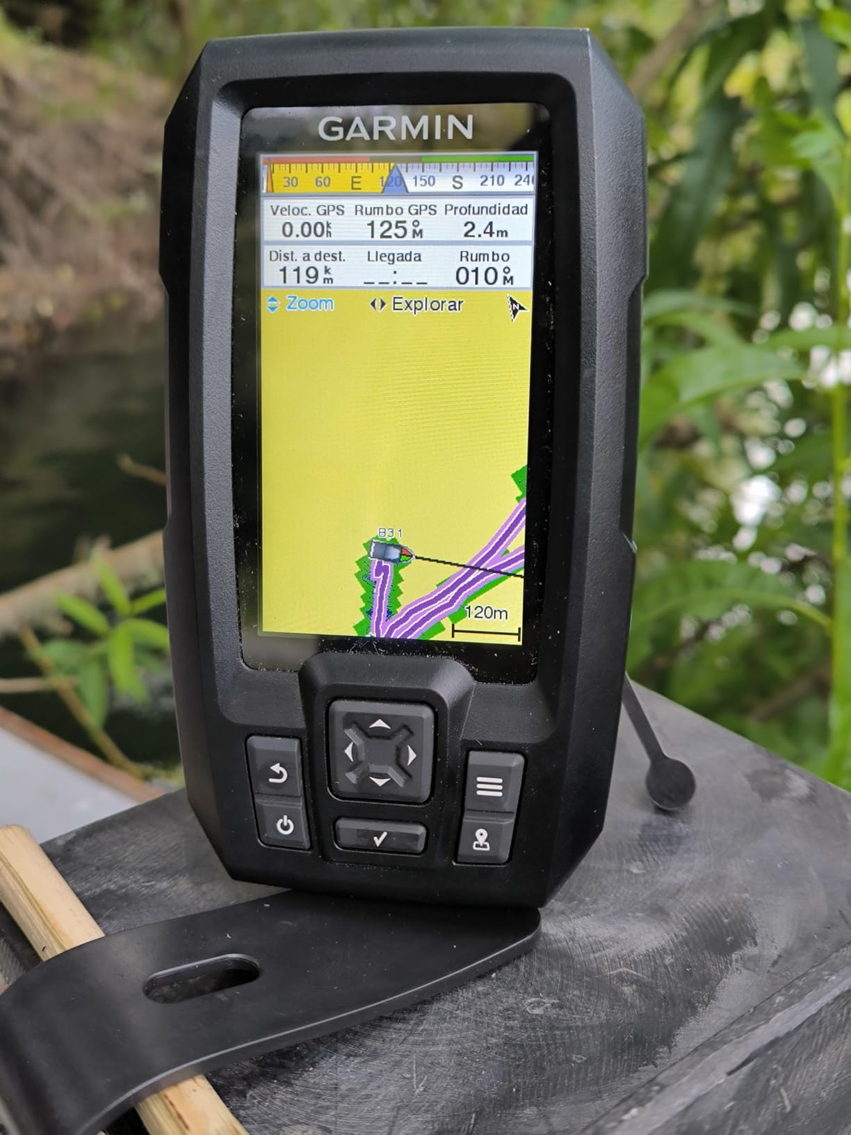 Garmin Striker Vivid 4cv - 4-inch Color Fishfinder with Sonar Transducer customer photo 1