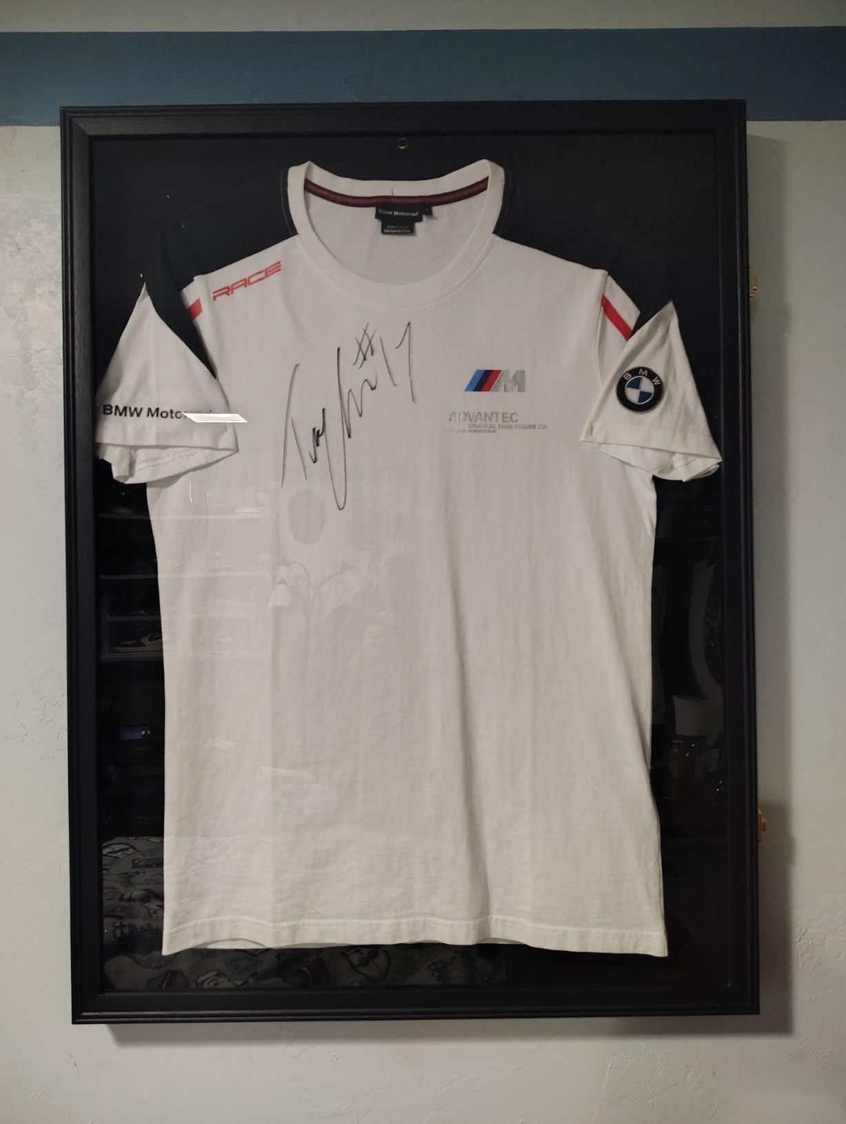 IHEIPYE Jersey Display Case Jersey Frame Large Shadow Box Lockable with UV Protection Acrylic and Hanger for Baseball Basketball Football Soccer Hockey 2XL Sport Jersey Shirt,Black customer photo 1