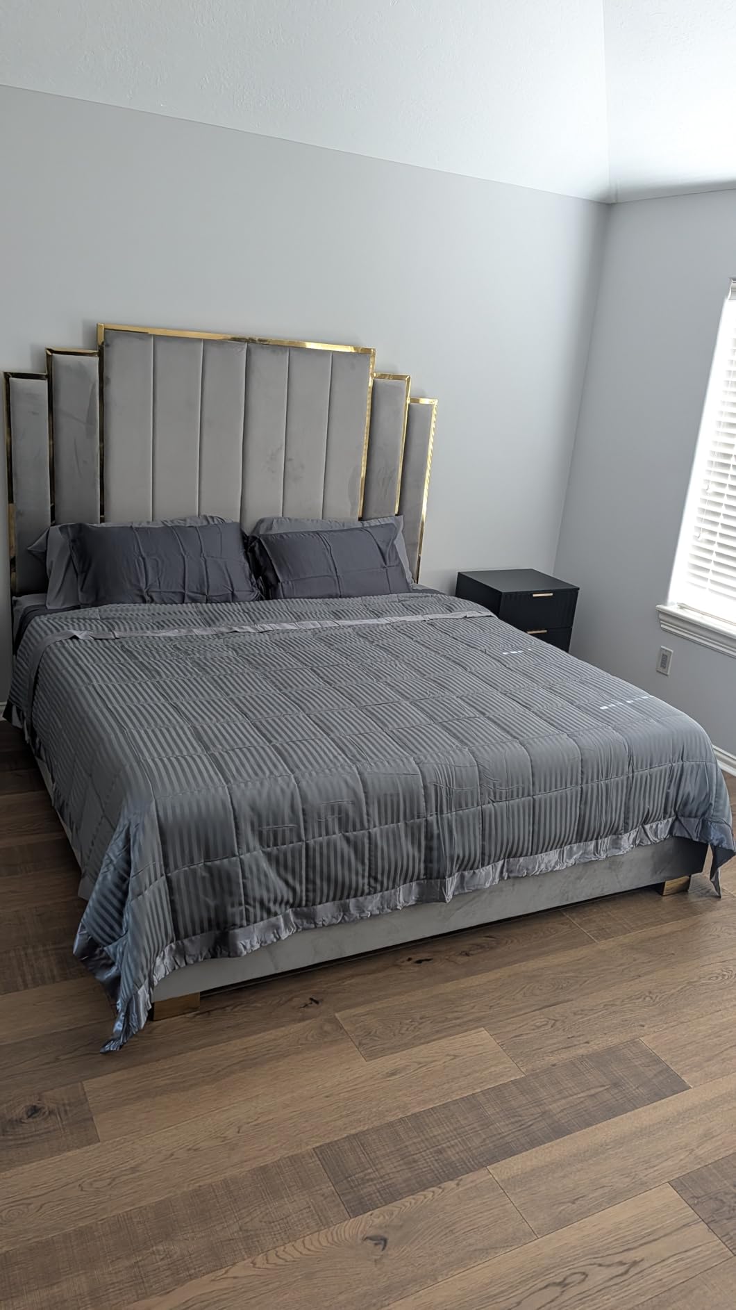 downluxe Weighted Blanket King Size, 18 lb Weighted Blanket with Glass Beads for All Season, Machine Washable Heavy Blanket (Grey, 108 X 90 Inch) customer photo 2