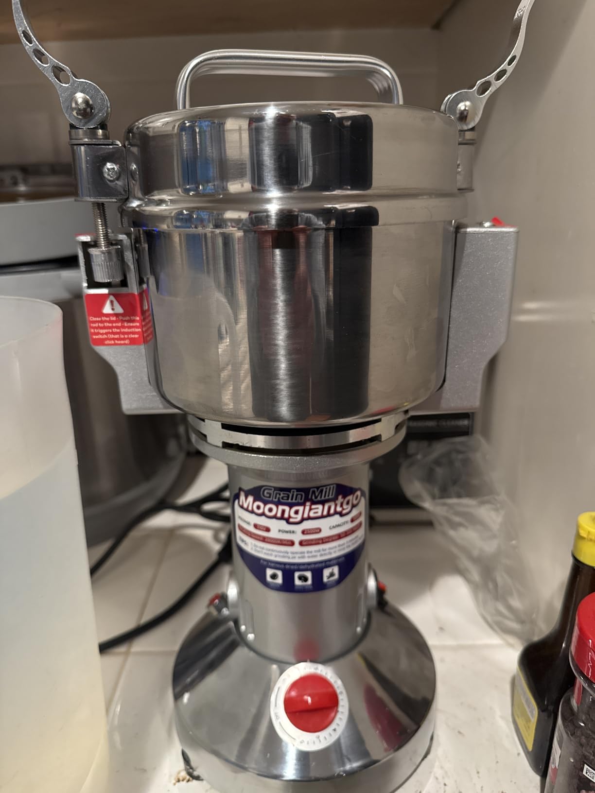 Moongiantgo 700g Grain Mill Grinder Commercial Spice Grinder 2500W Stainless Steel Electric Pulverizer Dry Grinding Machine for Wheat Corn Rice Pepper Herbs Coffee Beans (700g Swing, 110V) customer photo 1