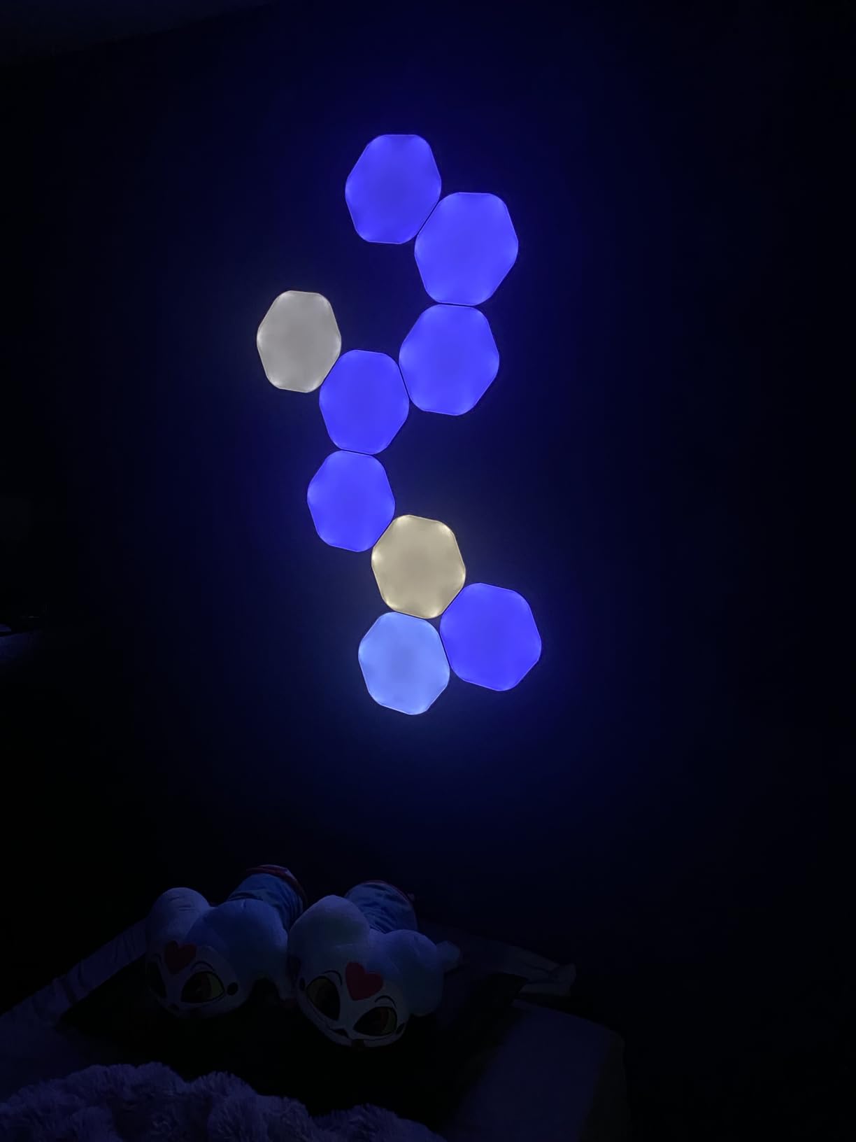 Nanoleaf Shapes LED Wall Lights, RGBW Smart Wall Panels with 16M+ Color, Compatible with Alexa & Google Assistant, Music Sync, DIY Gaming Light for Home Decor (Hexagons Smarter Kit 7 Pack) customer photo 2