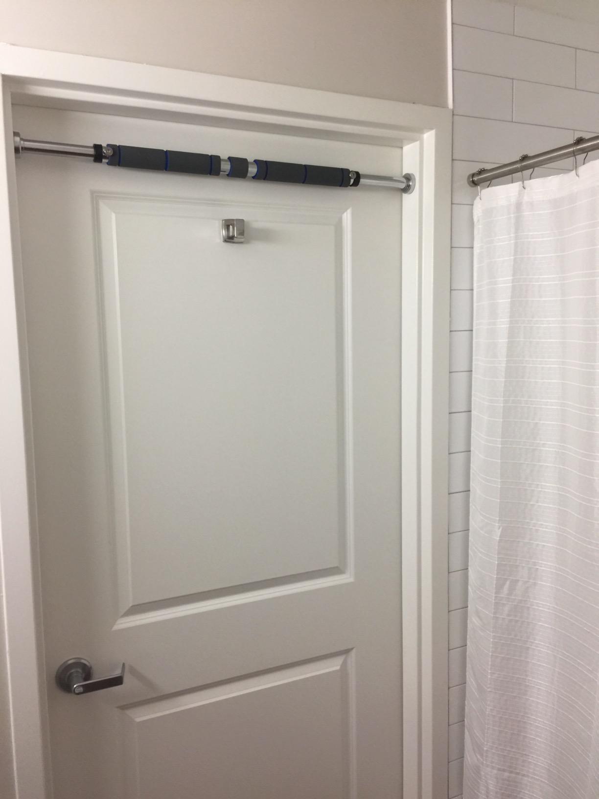 Garren Fitness Maximiza Pull Up Bar for Doorway - 27 to 39 Inches Adjustable Width Pullup Bar/Chin up Bar with 3 Sets of Screw-in Heavy-Duty Door-Mounts customer photo 2