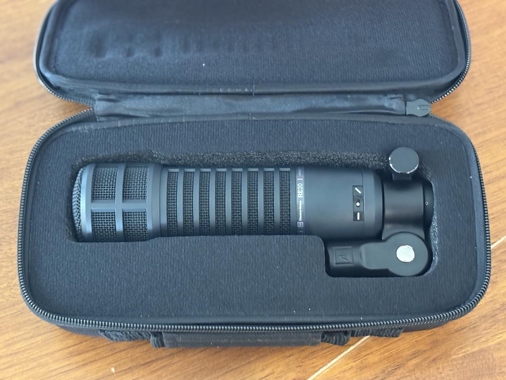 Electro-Voice RE20-BLACK Dynamic Broadcast Announcer Microphone, Black customer photo 2