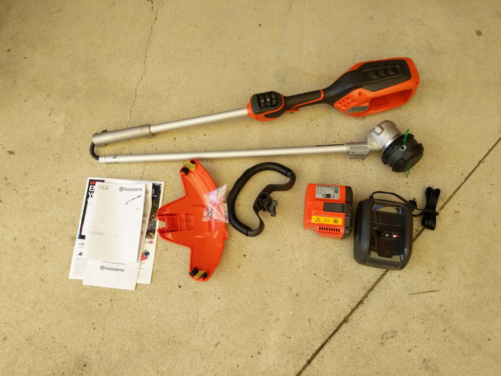 Husqvarna 220iL Cordless String Trimmer with 4 Ah Battery and Charger, 16-Inch Straight Shaft Electric Weed Eater with Dual-Direction Trimmer Head to Change Cutting Direction customer photo 1