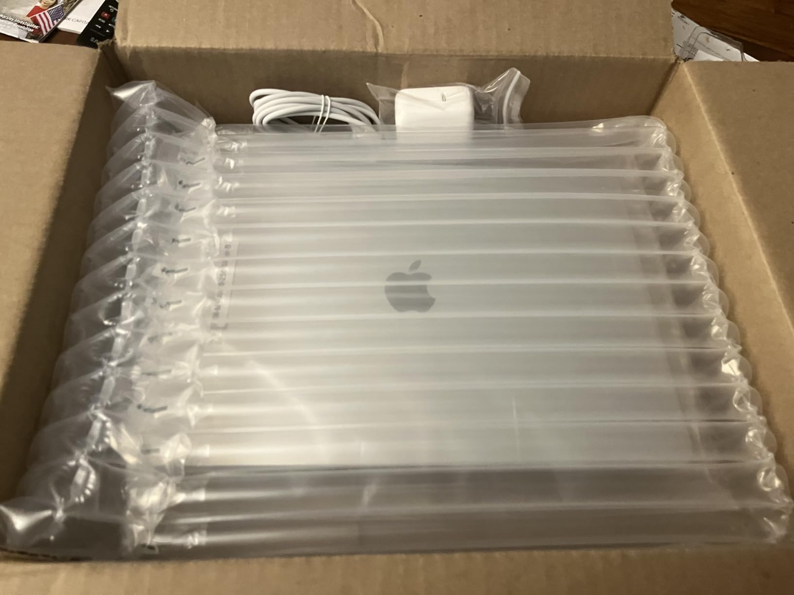 Apple MacBook Air Late 2020 with Apple M1 Chip (13.3 inch, 8GB RAM, 256GB SSD) Space Gray (Renewed) customer photo 1
