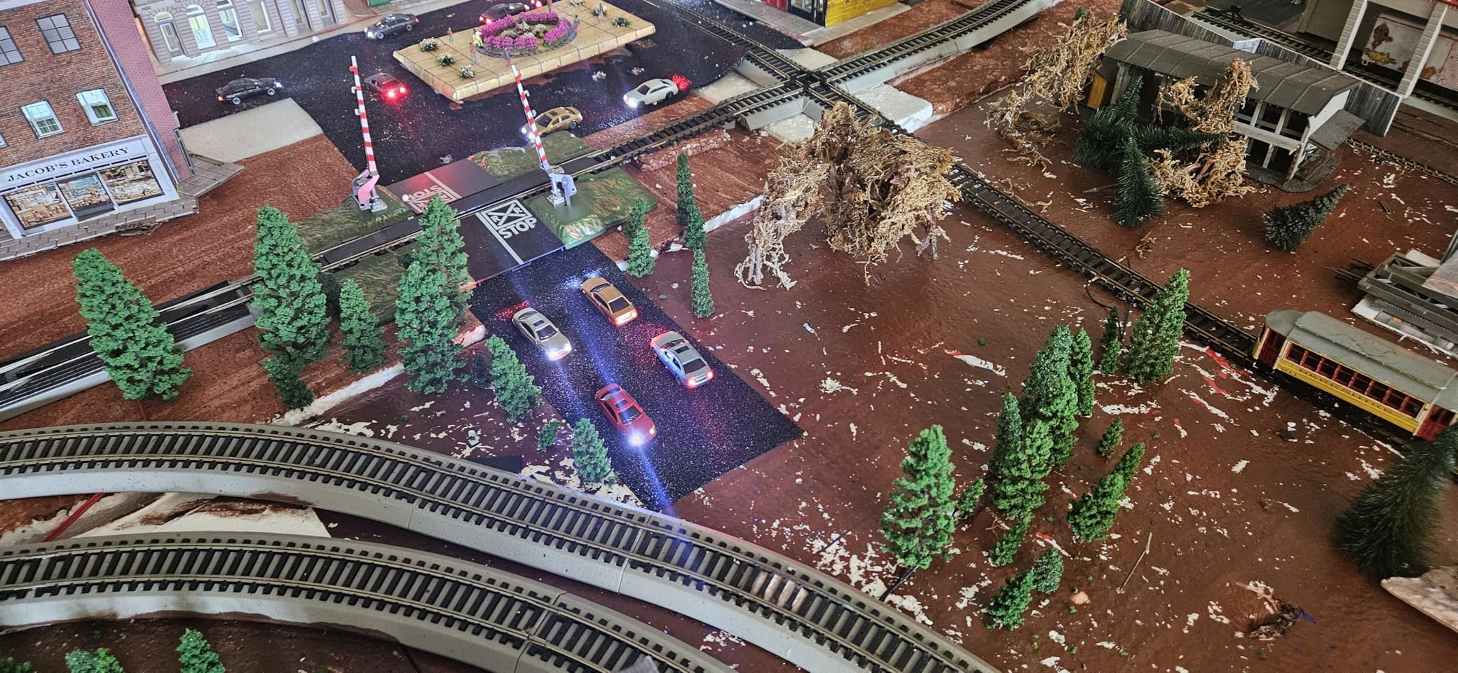 Evemodel EC100 12PCS 1:87 HO Scale Model LED Lighted Car with 12V Front and Rear Lights Layout customer photo 1