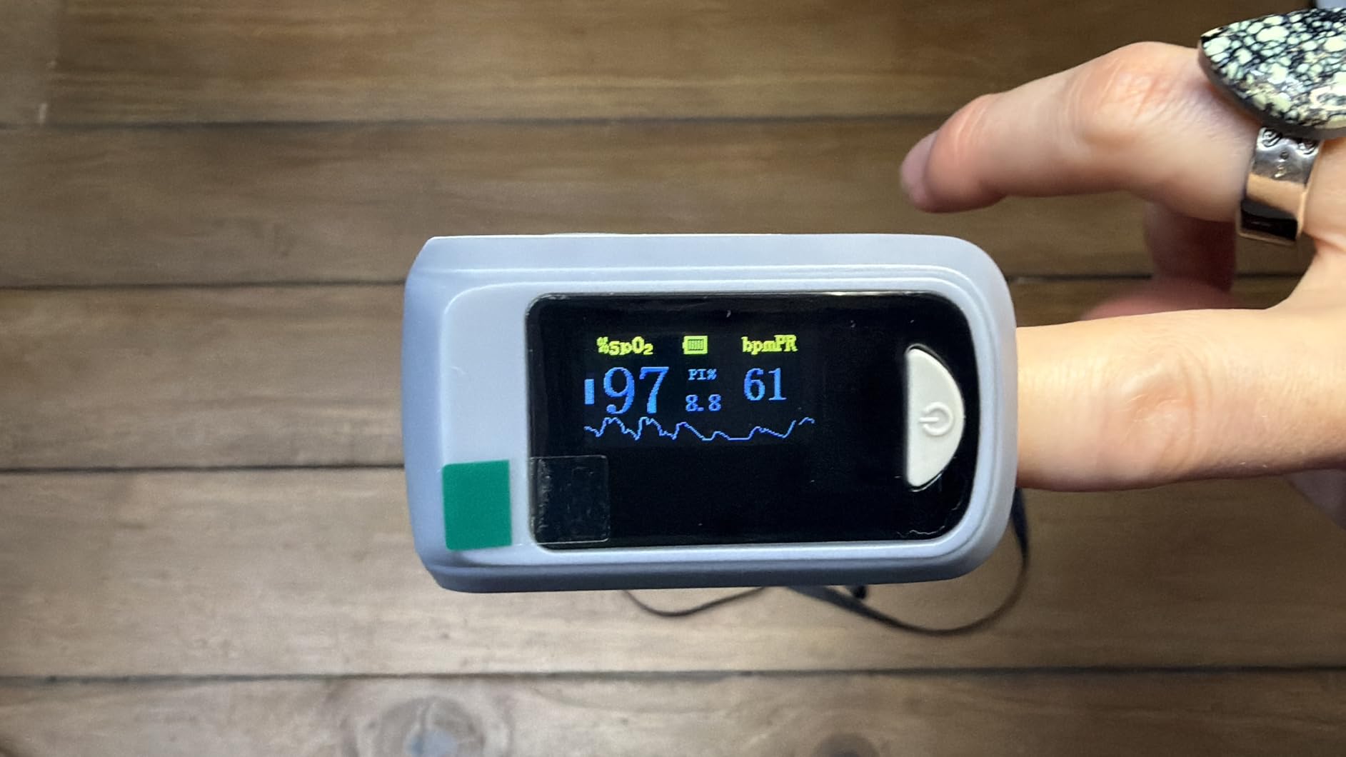 HealthTree JKS50B Fingertip Pulse Oximeter Blood Oxygen Saturation Monitor Pulse Ox, Heart Rate and Fast Spo2 Reading Oxygen Meter with OLED Screen Included Lanyard and 2 X AAA Batteries customer photo 1