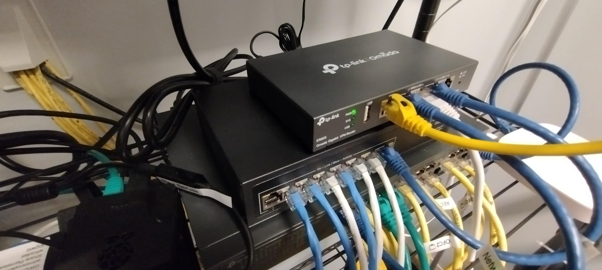 TP-Link ER605 V2 Wired Gigabit VPN Router, Up to 3 WAN Ethernet Ports + 1 USB WAN, SPI Firewall SMB Router, Omada SDN Integrated, Load Balance, Lightning Protection customer photo 2