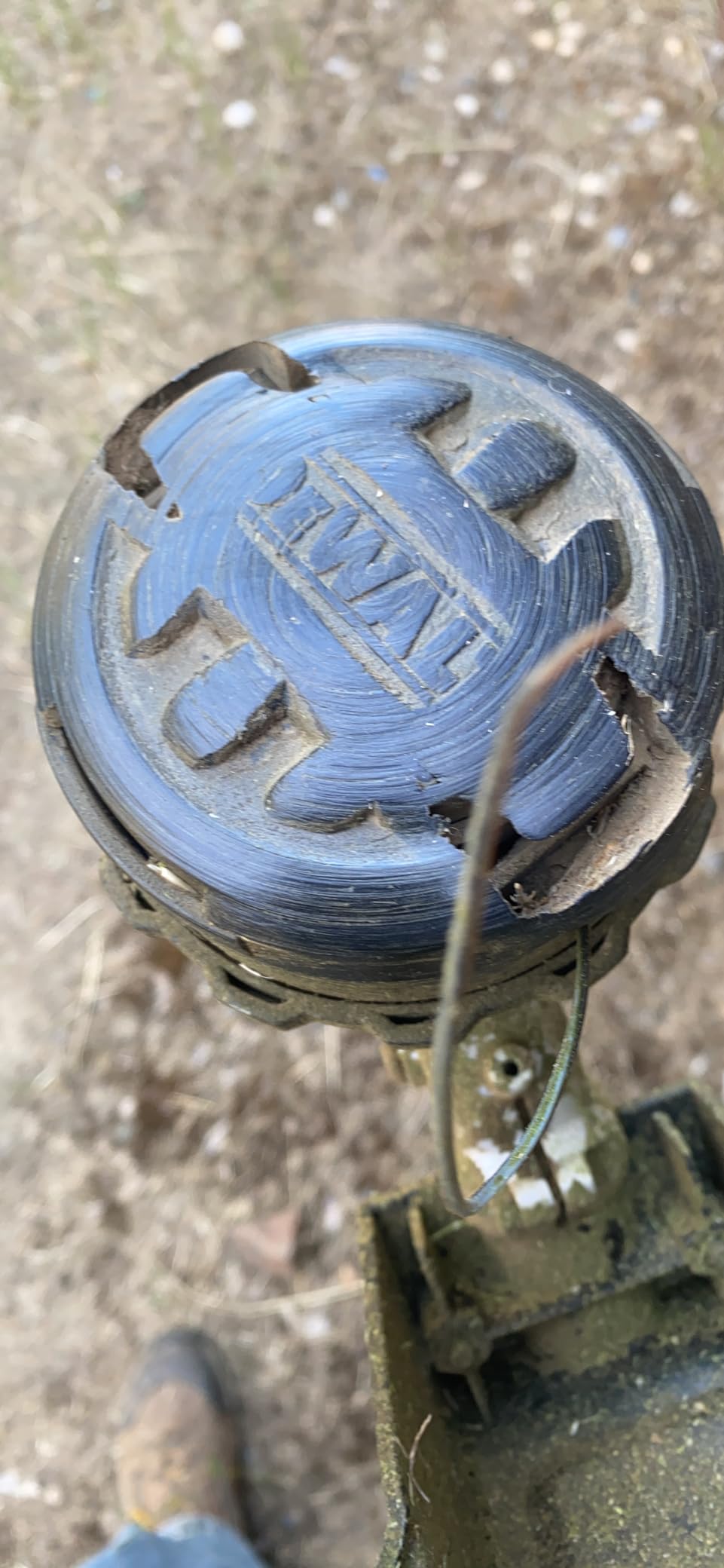 DEWALT 60V Cordless String Trimmer with Battery & Charger Included, 17 Inch, Attachment Capable (DCST972X1) customer photo 1