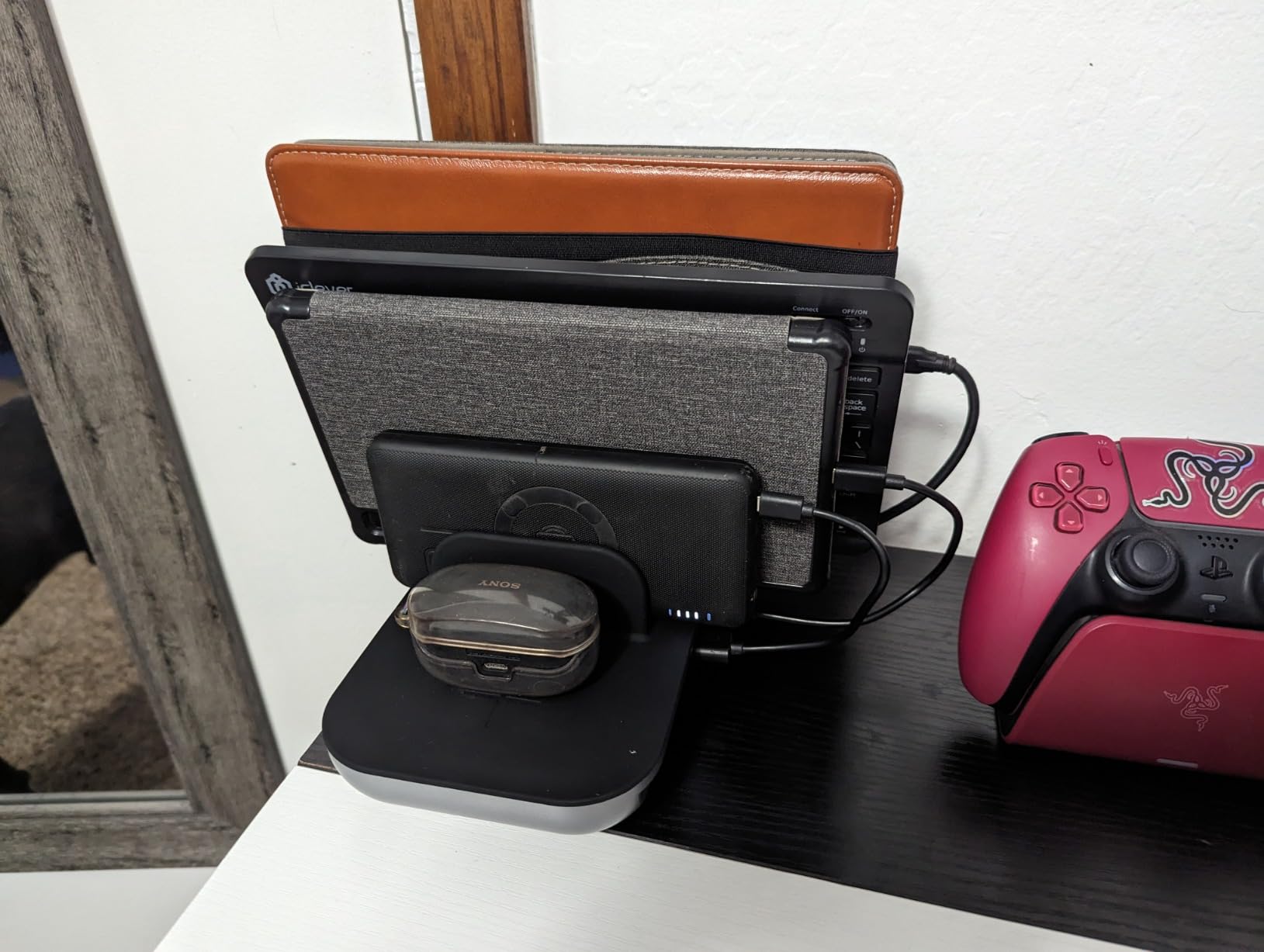 Satechi Multi Device Charging Station with Wireless Charging - for iPad, MacBook, iPhone, AirPods, Apple Watch customer photo 2