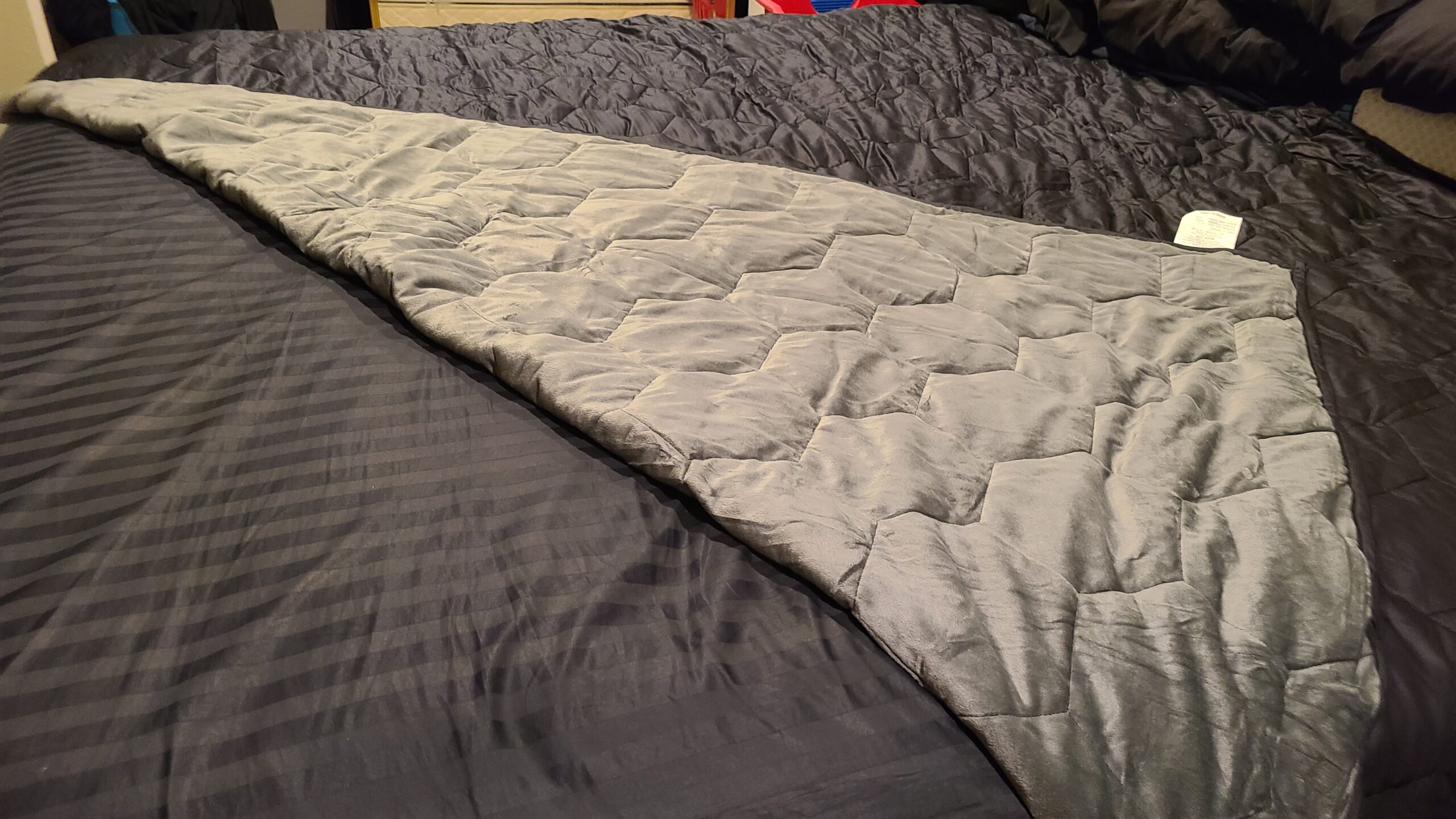 Layla 300 Thread Count Weighted Blanket with Fleece Top Layer, 100% Cotton Bottom Layer (20 pounds) customer photo 2