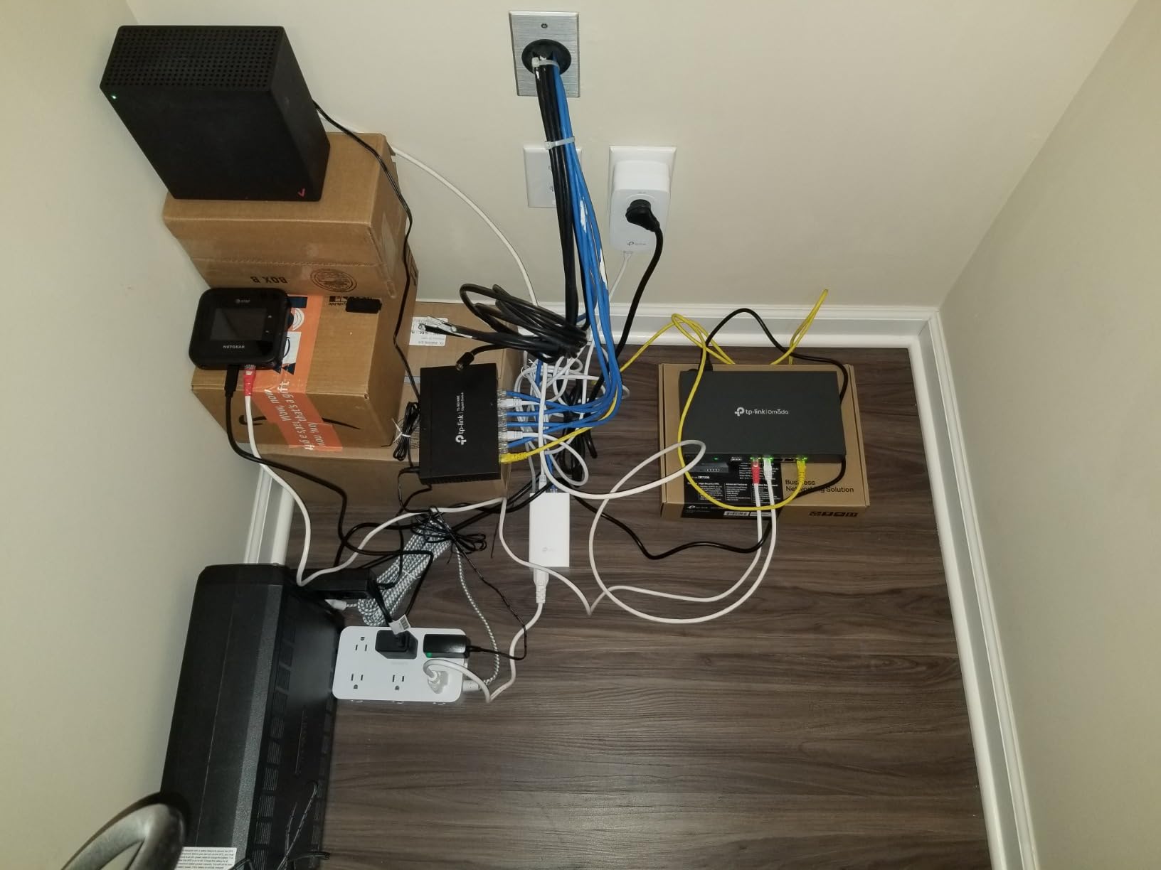 TP-Link ER7206 Multi-WAN Professional Wired Gigabit VPN Router Increased Network Capacity SPI Firewall Omada SDN Integrated Load Balance Lightning Protection customer photo 1