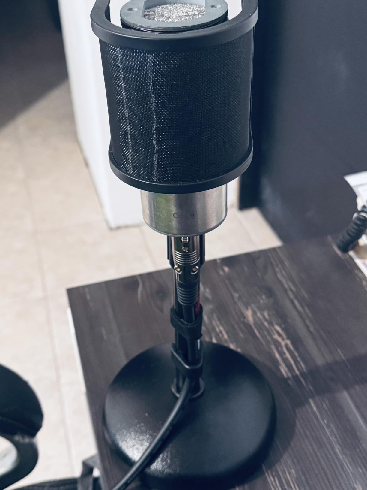 Gator Frameworks Desktop Microphone Stand with Round Weighted Base & Adjustable Height (GFW-MIC-0501) customer photo 1