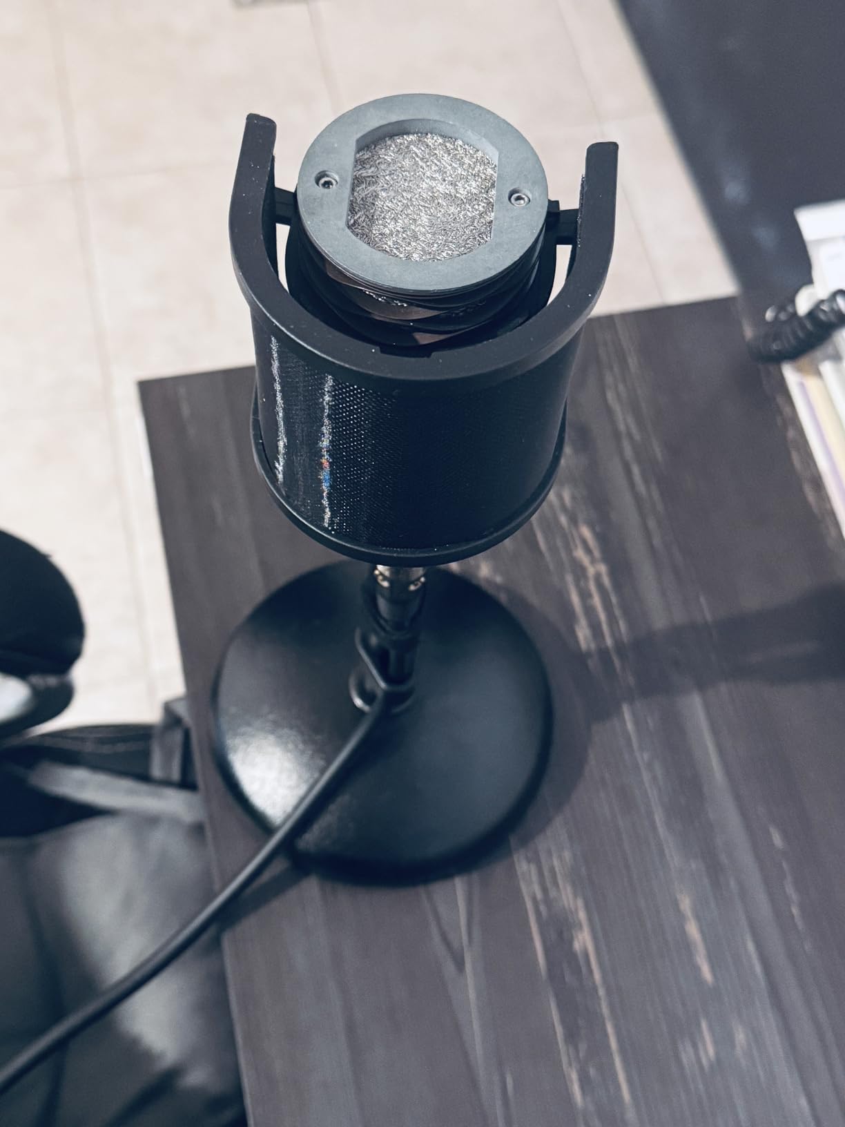Gator Frameworks Desktop Microphone Stand with Round Weighted Base & Adjustable Height (GFW-MIC-0501) customer photo 2