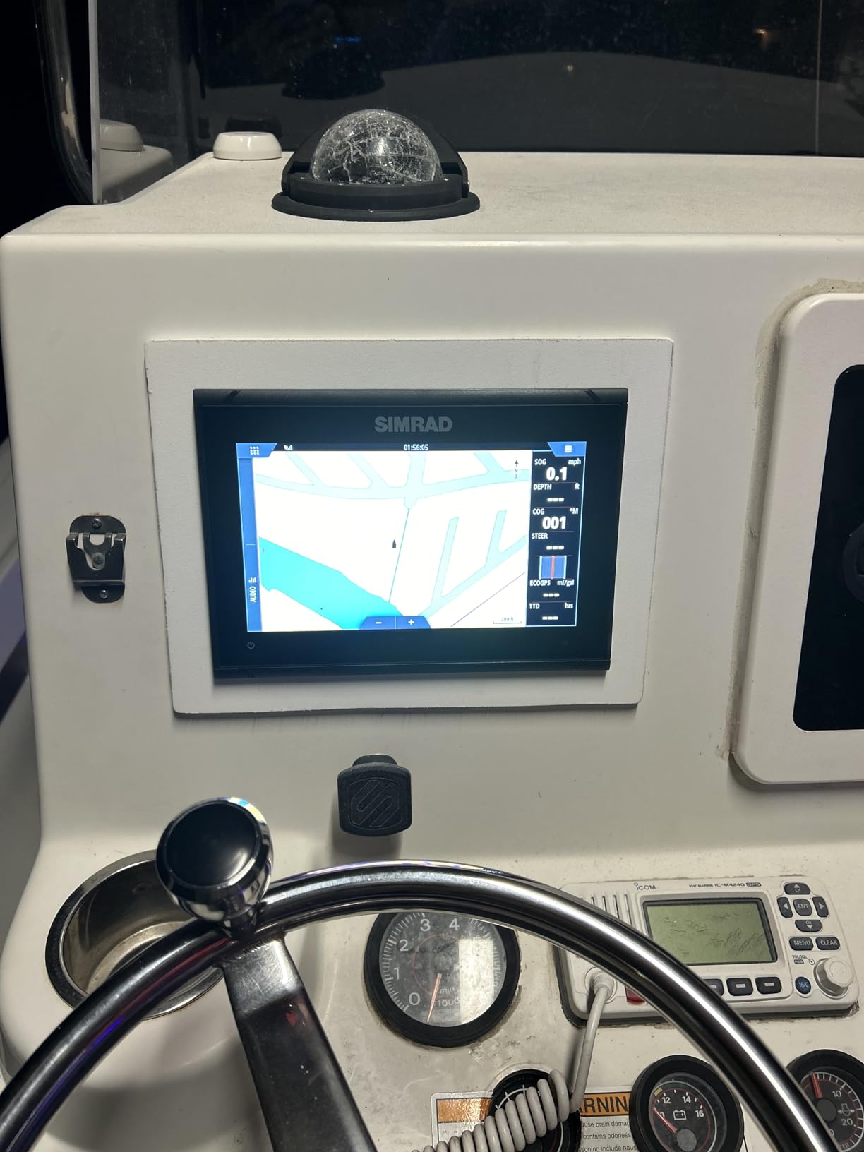 Simrad GO Chartplotter and Fish Finder, with Transducer and Radar Options, Preloaded C-MAP Discover Chart Card customer photo 3