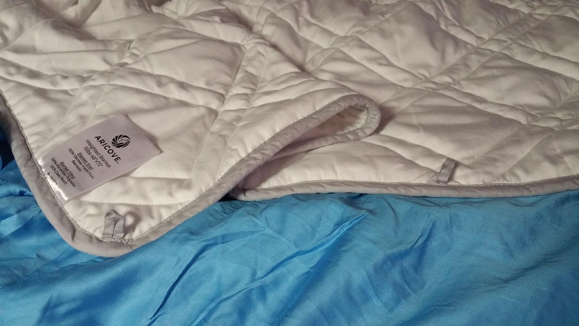 Aricove Cooling Weighted Blanket, 12 lbs, Twin Size for Adults, Luxury Heavy Blanket, Silky Soft Bamboo Viscose, 48x72 inches, Machine Washable, White customer photo 1