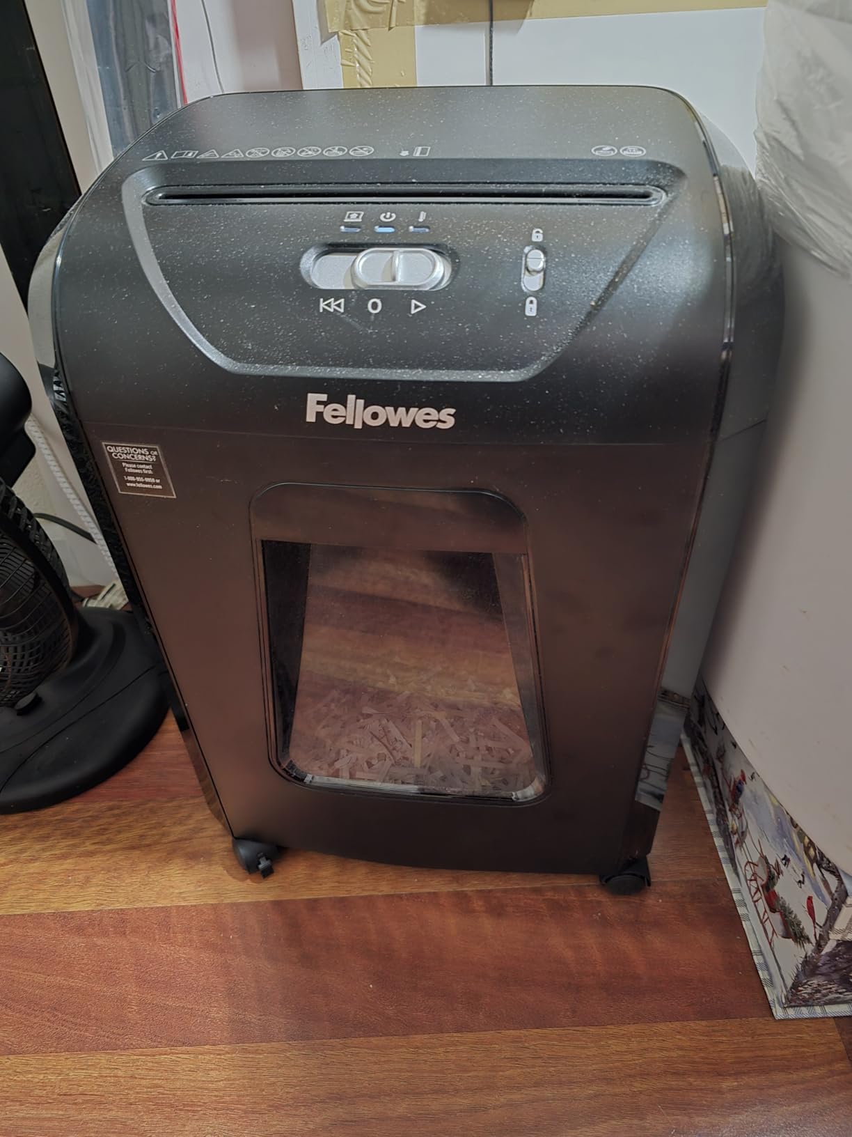 Fellowes 14C10 14-Sheet Cross-Cut Home Office Paper Shredder customer photo 1