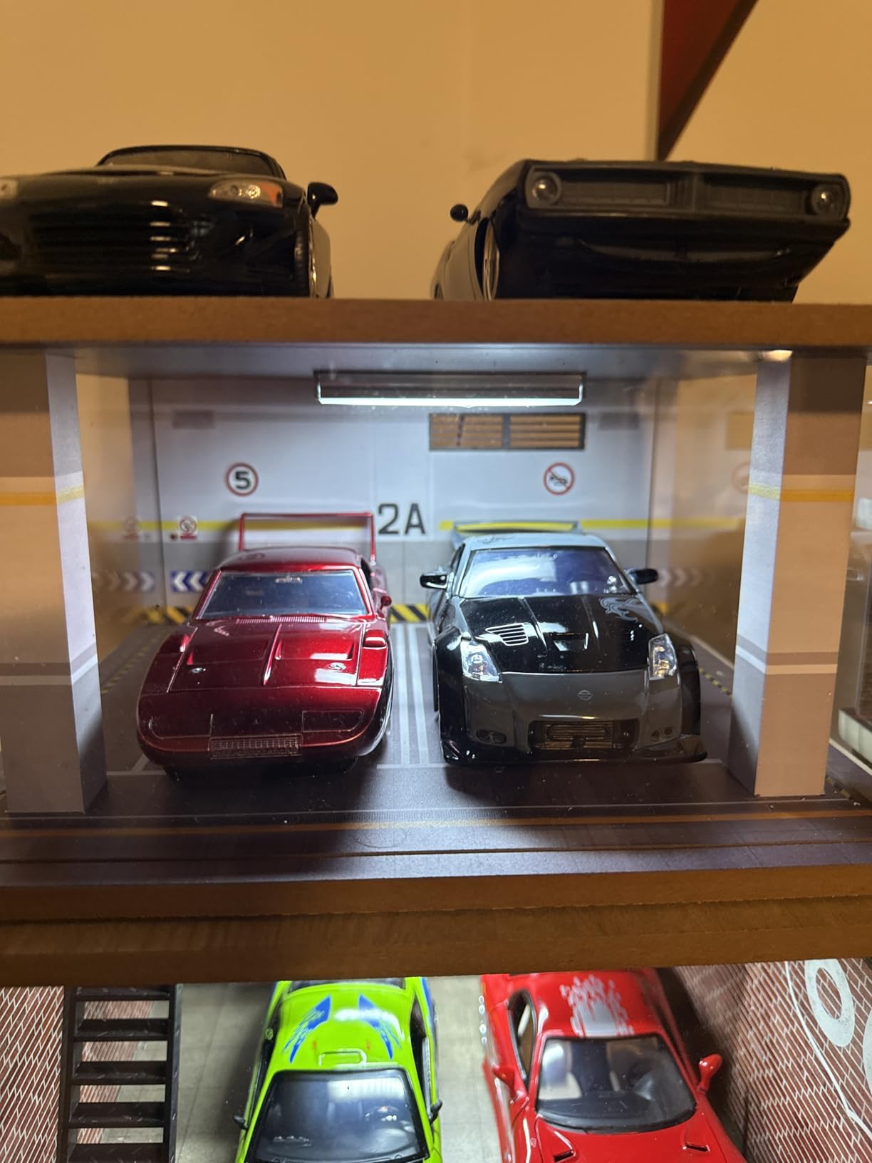 1/24 Scale Die-cast Car Garage Display Case with Clear Acrylic Cover and LED Lighting for 2 Parking Space (Route 66) customer photo 1