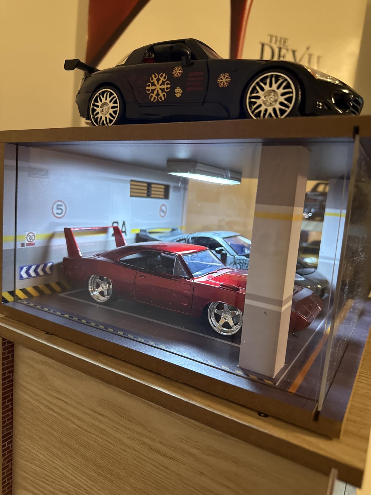 1/24 Scale Die-cast Car Garage Display Case with Clear Acrylic Cover and LED Lighting for 2 Parking Space (Route 66) customer photo 2