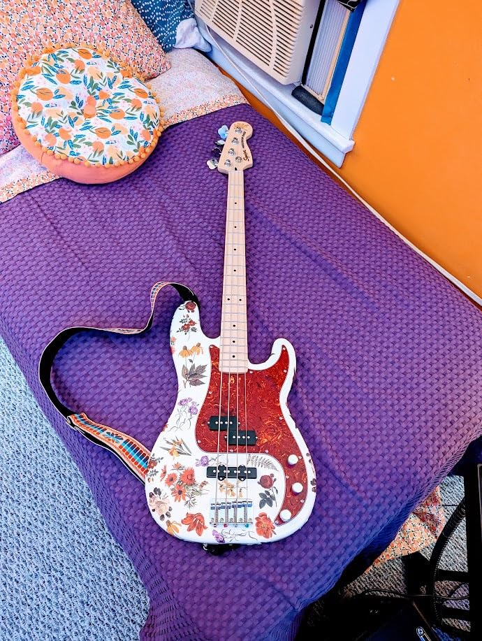 Squier Affinity Series Precision Bass, Olympic White, Maple Fingerboard customer photo 1