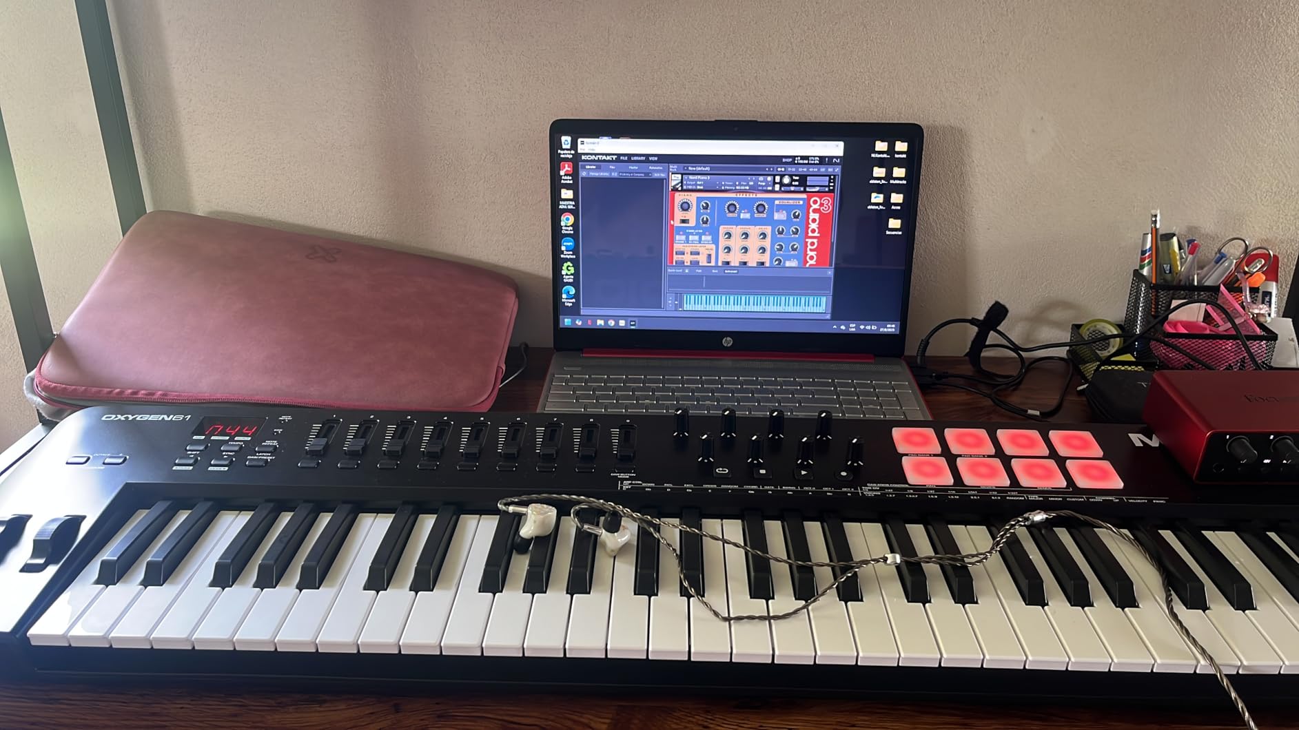M-AUDIO Oxygen 49 (MKV) Key USB MIDI Keyboard Controller with Beat Pads, Smart Chord, Scale Modes, Arpeggiator and Native Instruments Sound Package (NKS Integration) customer photo 1