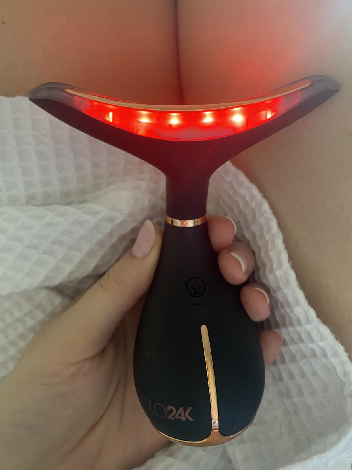 GLO24K Red Light Face & Neck Beauty Device - 3-in-1 Facial Massager Tool with LED & Vibration for Skin Revitalization and Neck Firming customer photo 1