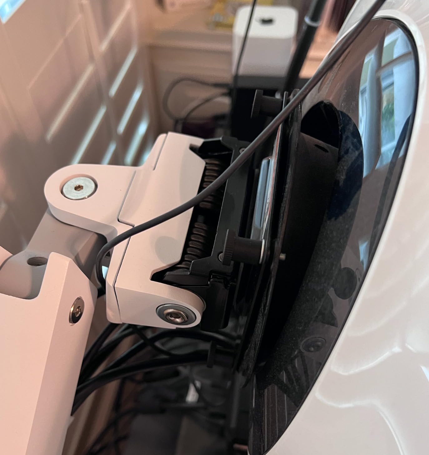 Ergotron - HX HD Premium Heavy Duty Gaming Monitor Arm, Single Monitor Desk Mount - for 1000R Curved Ultrawide Monitors Up to 49 Inches, 28 to 42 lbs, VESA 75x75mm or 100x100mm - HD Pivot, Matte Black customer photo 1