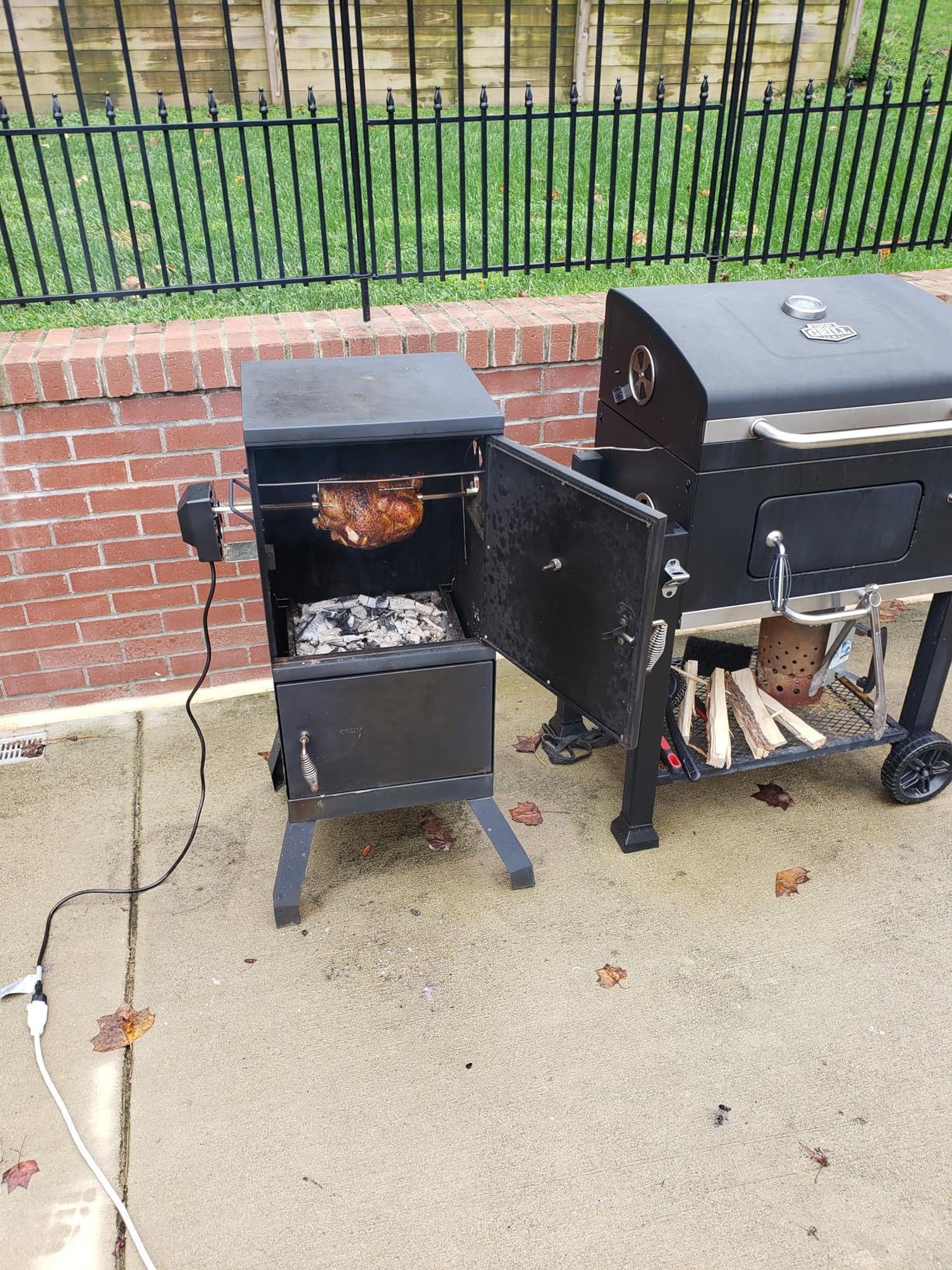 Dreyoo Universal Rotisserie Grill Kit, 360° Automatic Rotating Rotisserie Kit with 120V 4W Motor, 28'' Spit Rod, 2 x 4 Forks, Complete Holders and Fixing Screw for Backyard Camping Grills customer photo 1