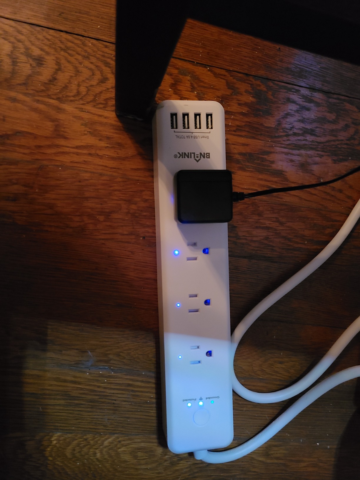 BN-LINK Smart Plug Power Strip, Surge Protector with 4 Individually Controlled Smart Outlets, 4 USBs (incl. 20W USB-C), Compatible with Alexa and Google Home customer photo 1