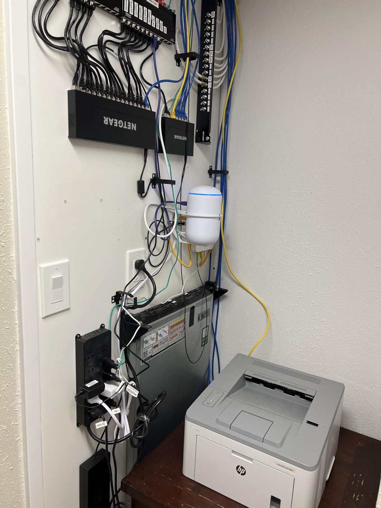 PowerEdge Dell R630 Server | 2X E5-2690 v4 = 28 Cores | 128GB RAM | 2X 1TB SSD (Renewed) customer photo 1