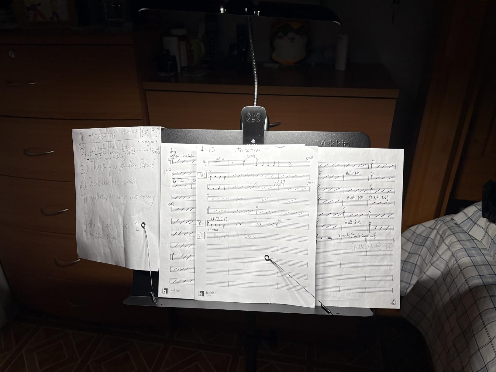 Vekkia Professional Portable Sheet Music Stand - Folding Adjustable Holder, with Carrying Bag, Sturdy for Instrumental Performance, Band & Travel customer photo 2