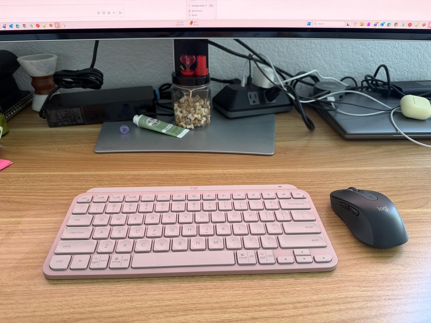 Logitech MX Keys Mini Minimalist Wireless Illuminated Keyboard, Compact, Bluetooth, Backlit, USB-C, Compatible with Apple macOS, iOS, Windows, Linux, Android, Metal Build - Graphite customer photo 1