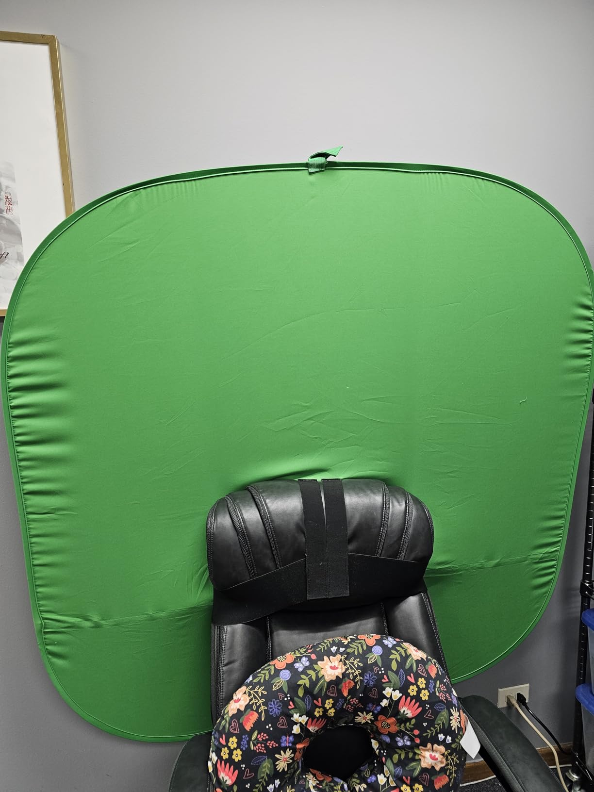 Portable Green Screen Chair, 59 in Greenscreen Backdrop with Stand Double Sided Foldable Green Background, Chroma Key, for Video Chats and Meetings, Photography, Photo Zoom, Streaming Games customer photo 1