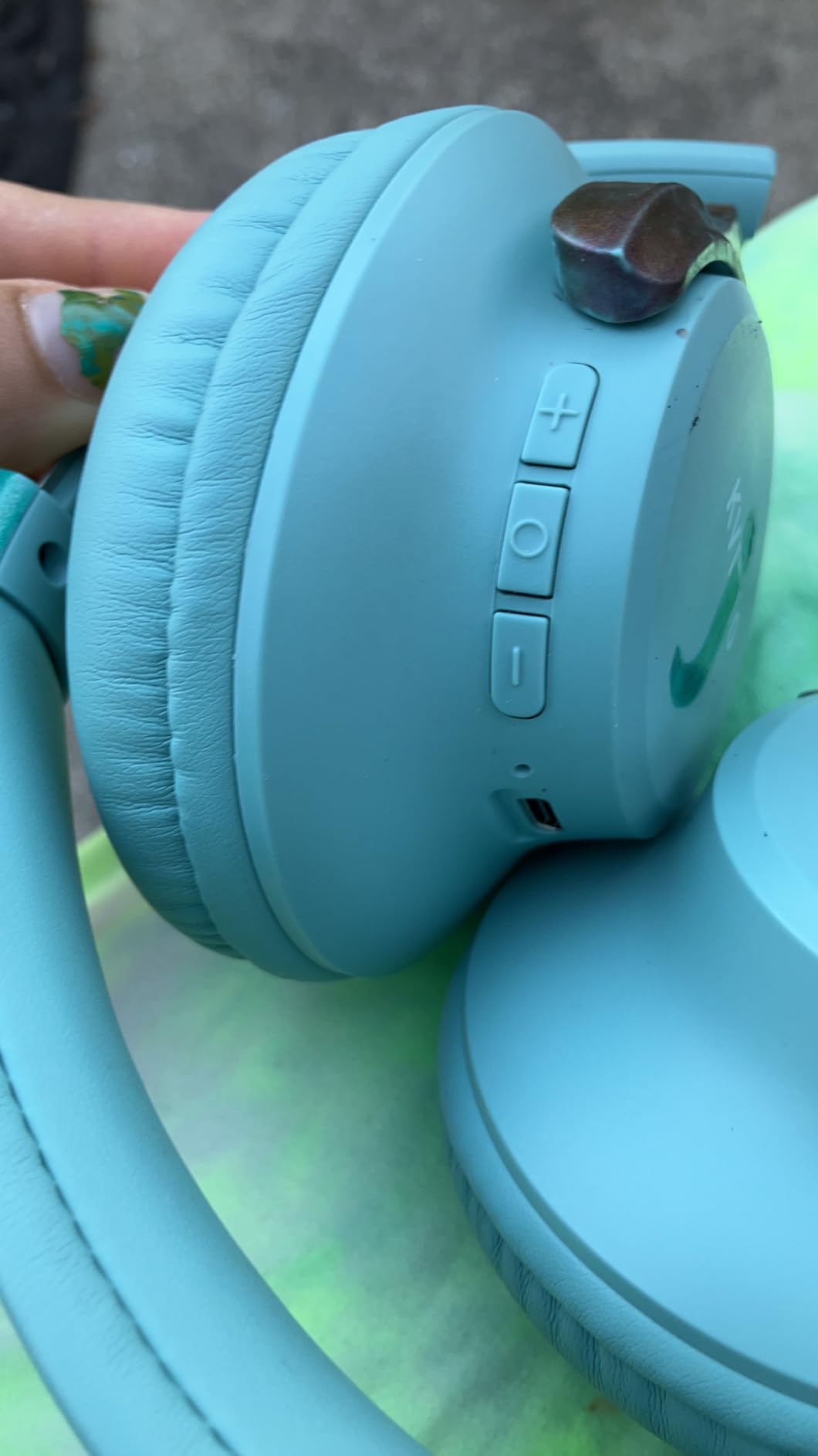 KVIDIO Bluetooth Headphones Over Ear, 65 Hours Playtime Wireless Headphones with Microphone, Foldable Lightweight Headset with Deep Bass, HiFi Stereo Sound Low Latency for Travel Work Cellphone customer photo 1