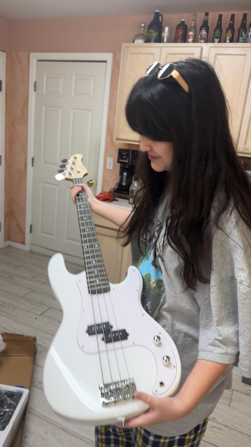 GLARRY Full Size Electric Bass Guitar Beginner Kit 4 String Exquisite Basswood Bass with 20W AMP, Cable, Strap, Bag and Accessories customer photo 1