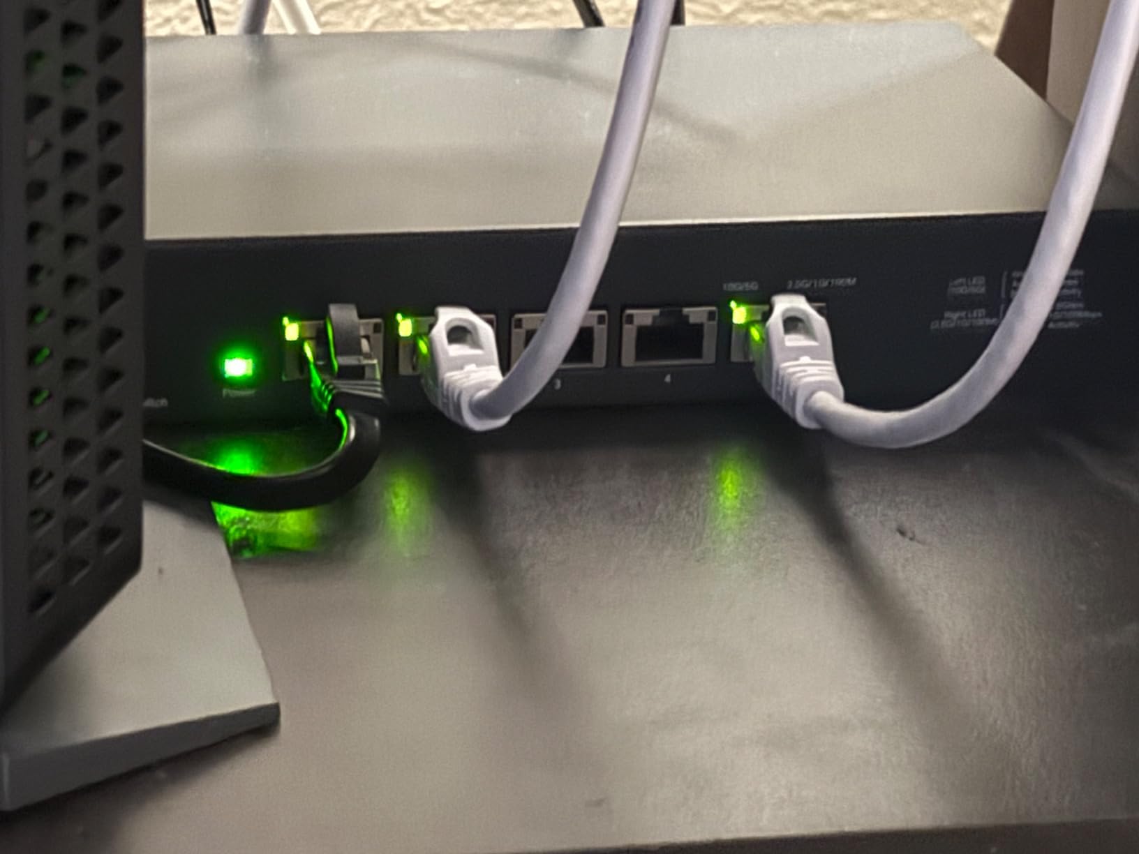 TP-Link TL-SX105 | 5 Port 10G/Multi-Gig Unmanaged Ethernet Switch | Desktop/Wall-Mount | Plug & Play | Fanless | Sturdy Metal Casing customer photo 1