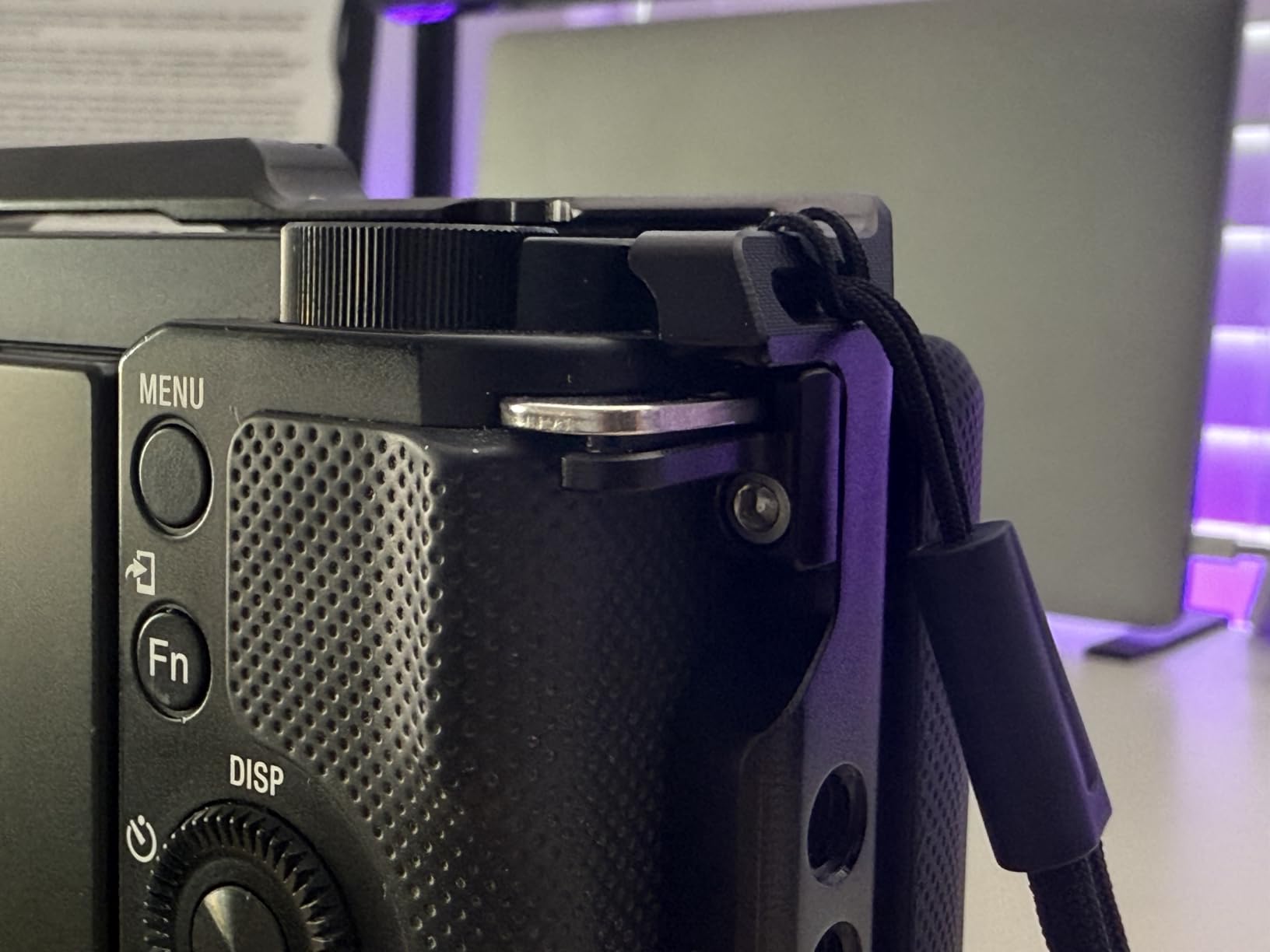 SmallRig ZV-E10 Cage with Silicone Handle and Built-in Threaded Holes, Cold Shoe and Quick Release Plate for Sony ZV-E10 customer photo 2