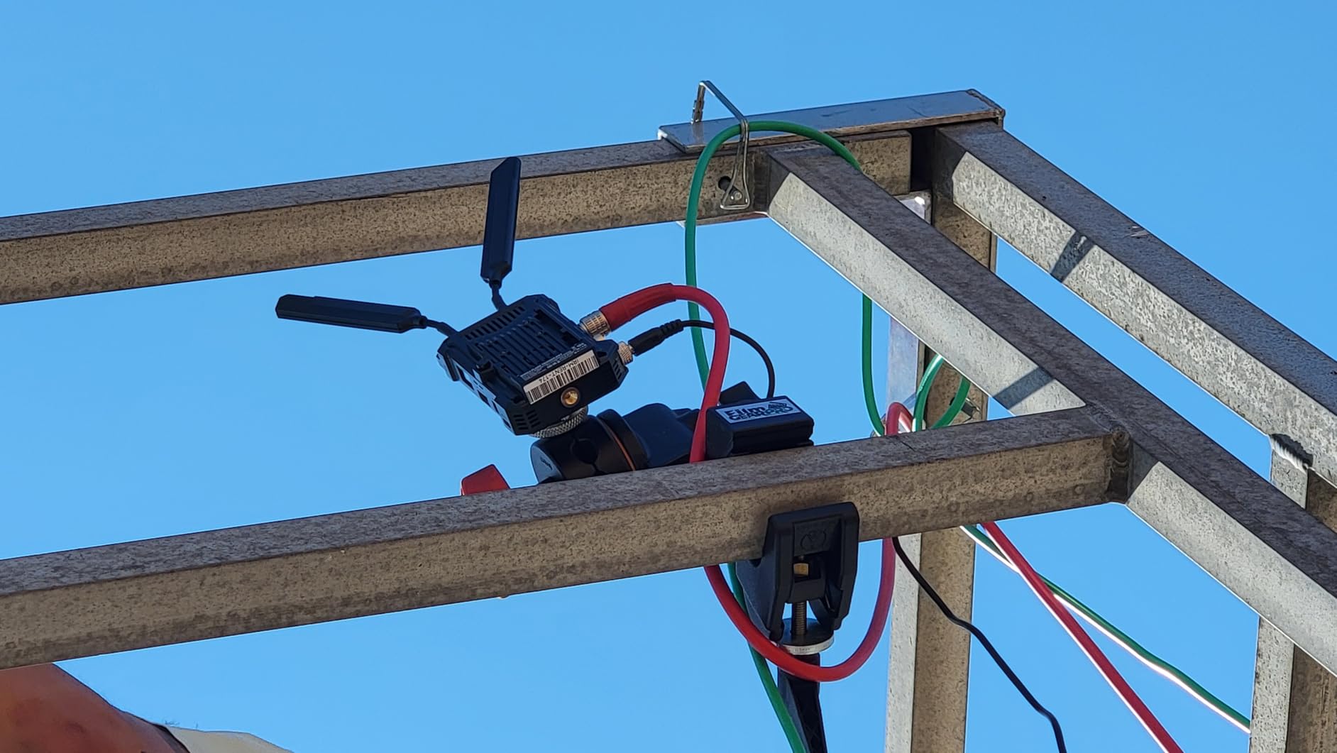 Hollyland Cosmo C1 [Official] 1000ft Wireless HDMI/SDI Video Transmission System 40ms 1080P 12-20Mbps 5G Image&Audio Transmitter Receiver, Embedded UVC Live Stream Seamless Channel Switch SDI-Loopout customer photo 1